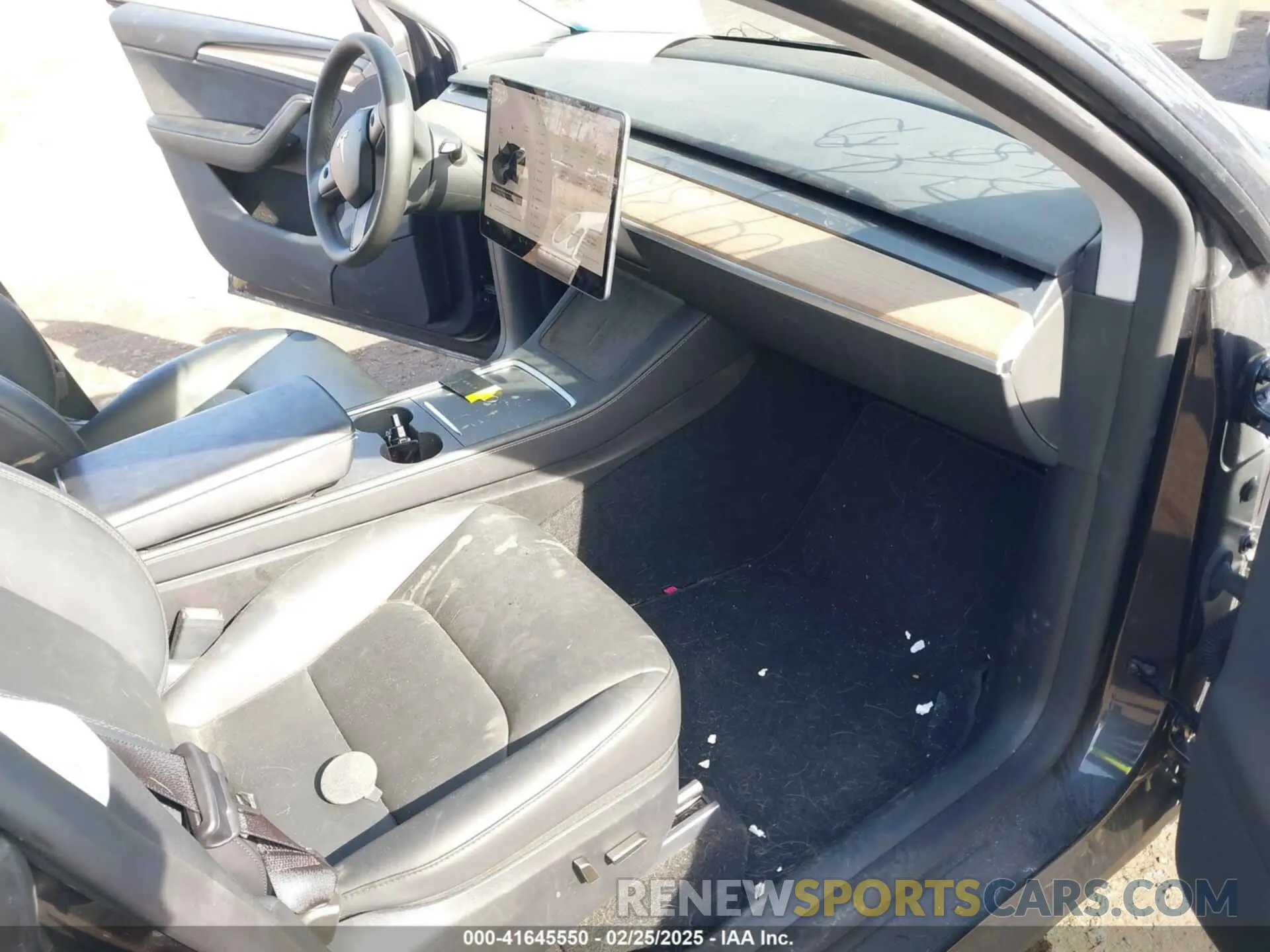 5 Photograph of a damaged car 7SAYGDEF6RA266687 TESLA MODEL Y 2024