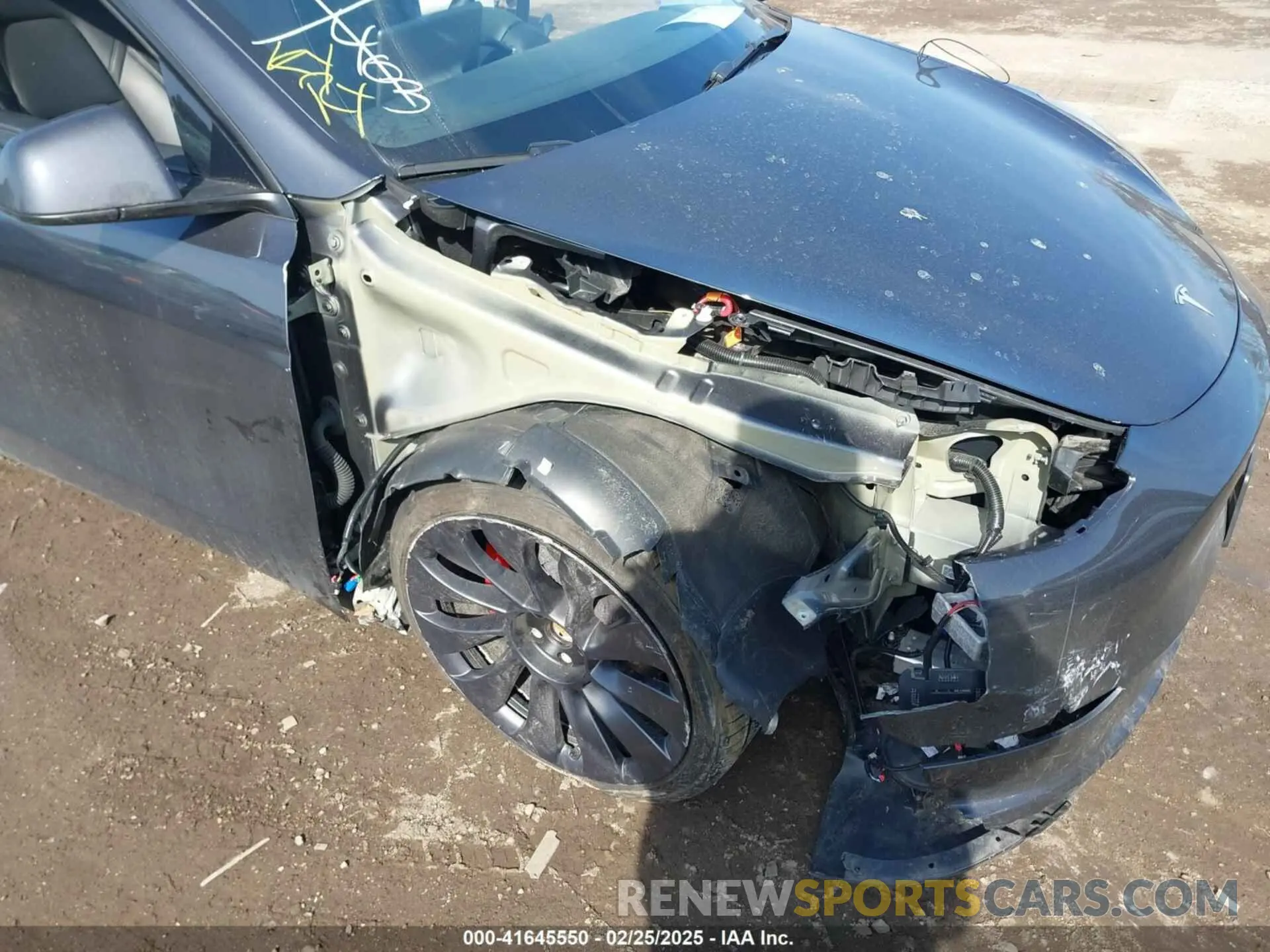 6 Photograph of a damaged car 7SAYGDEF6RA266687 TESLA MODEL Y 2024