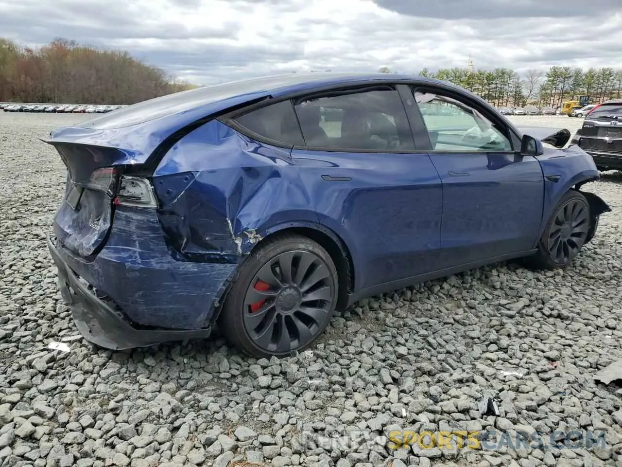 3 Photograph of a damaged car 7SAYGDEF6RA268195 TESLA MODEL Y 2024