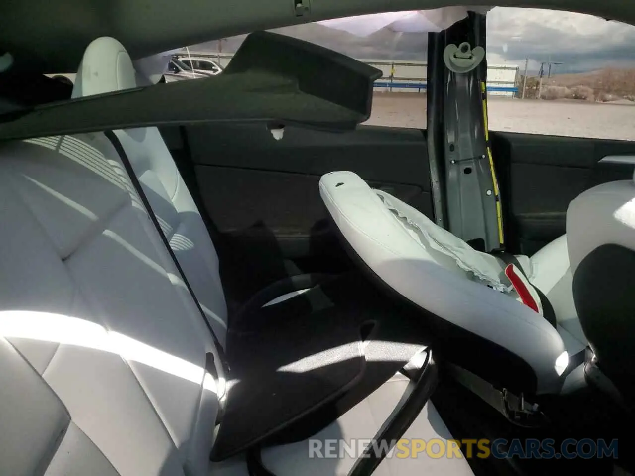 10 Photograph of a damaged car 7SAYGDEF6RF166365 TESLA MODEL Y 2024