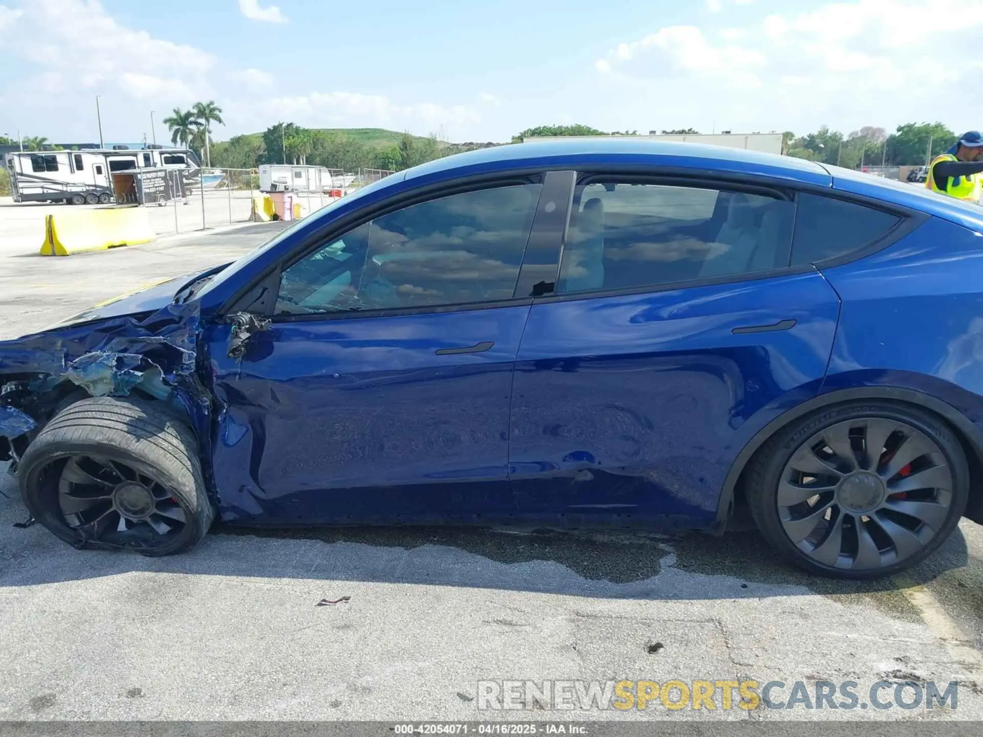 13 Фотография поврежденного автомобиля 7SAYGDEF9RA267204 TESLA MODEL Y 2024