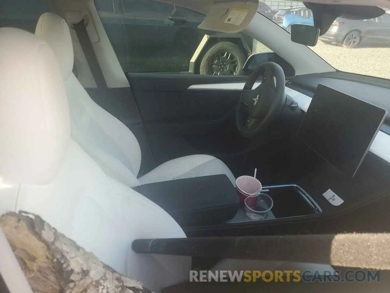 7 Photograph of a damaged car 7SAYGDEF9RA278008 TESLA MODEL Y 2024