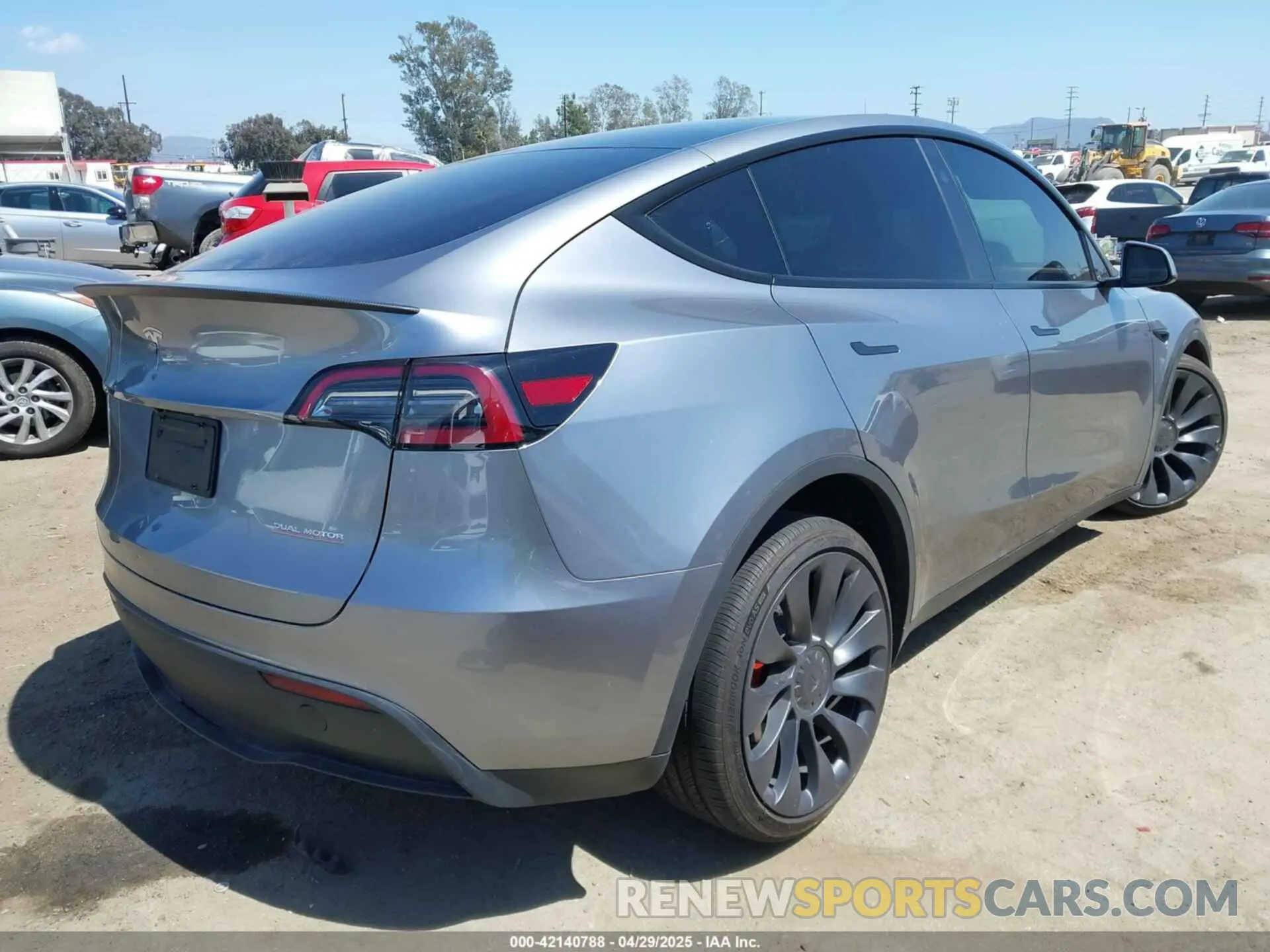 4 Photograph of a damaged car 7SAYGDEF9RA299036 TESLA MODEL Y 2024