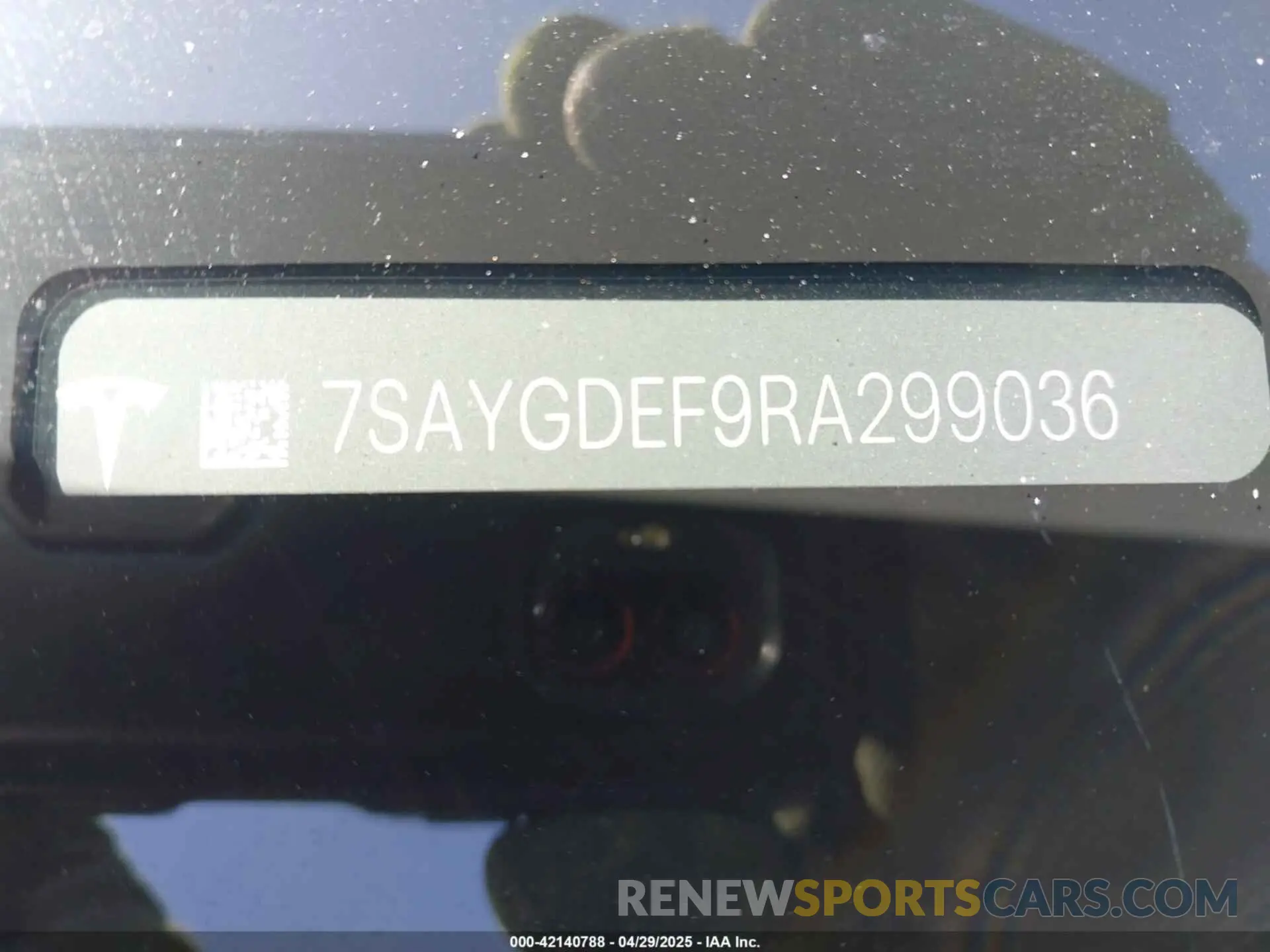 9 Photograph of a damaged car 7SAYGDEF9RA299036 TESLA MODEL Y 2024