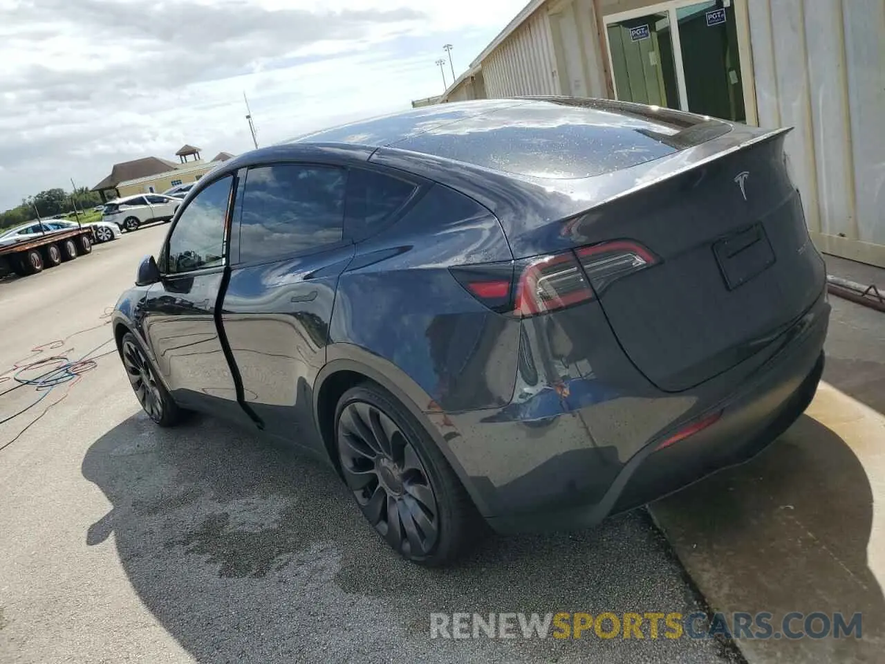 2 Photograph of a damaged car 7SAYGDEF9RF042980 TESLA MODEL Y 2024