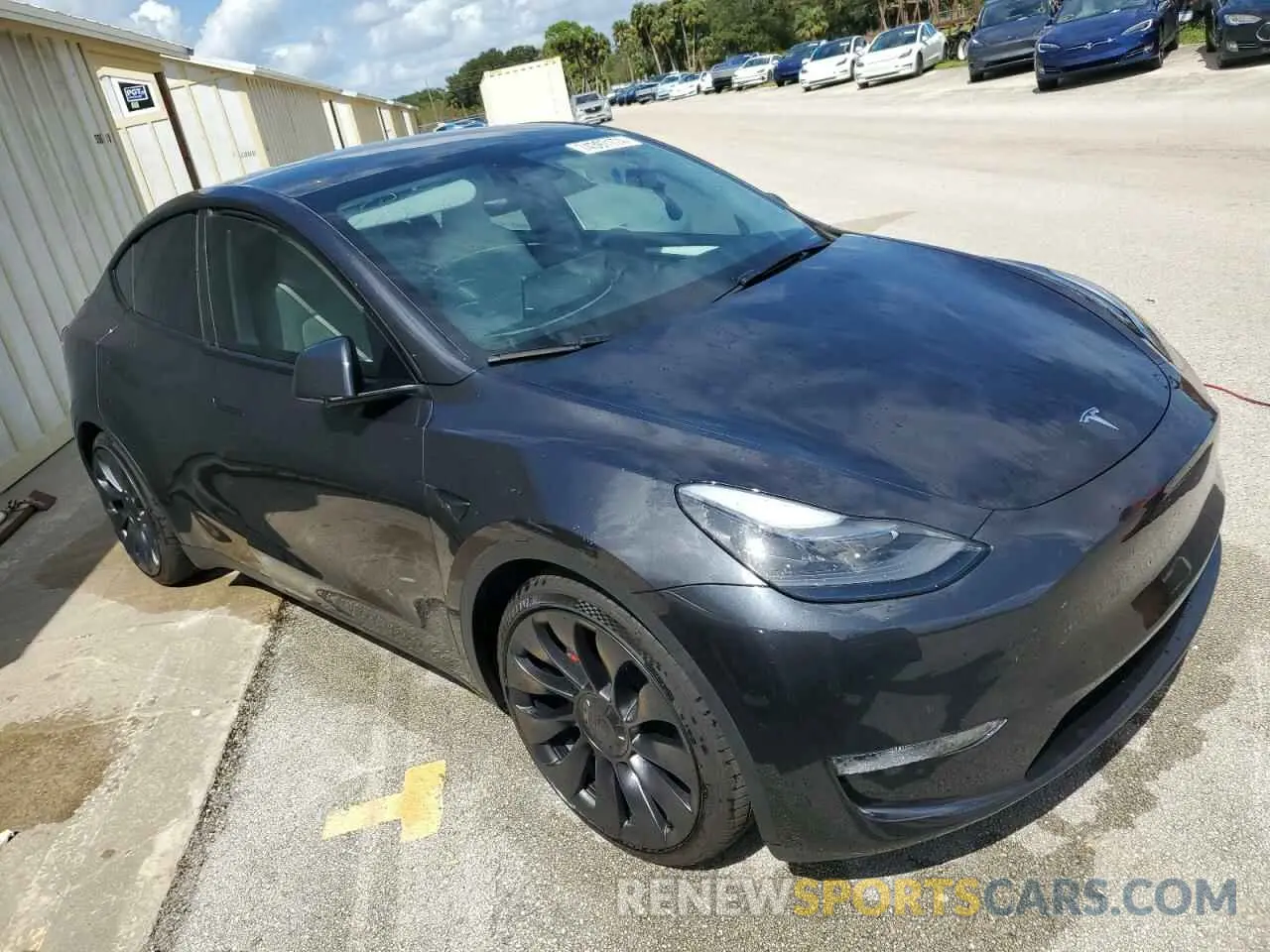 4 Photograph of a damaged car 7SAYGDEF9RF042980 TESLA MODEL Y 2024