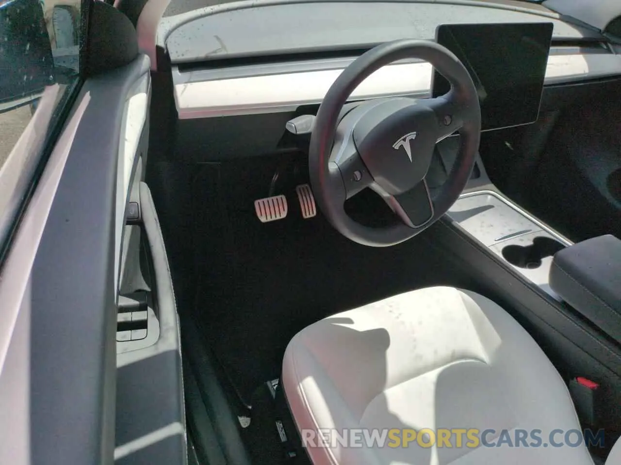8 Photograph of a damaged car 7SAYGDEF9RF042980 TESLA MODEL Y 2024
