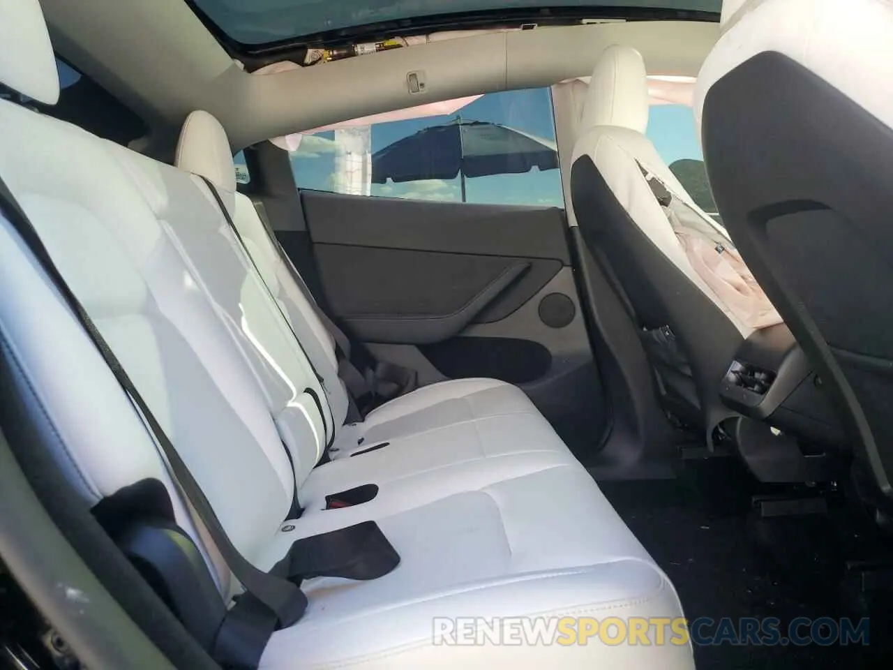 10 Photograph of a damaged car 7SAYGDEF9RF130637 TESLA MODEL Y 2024