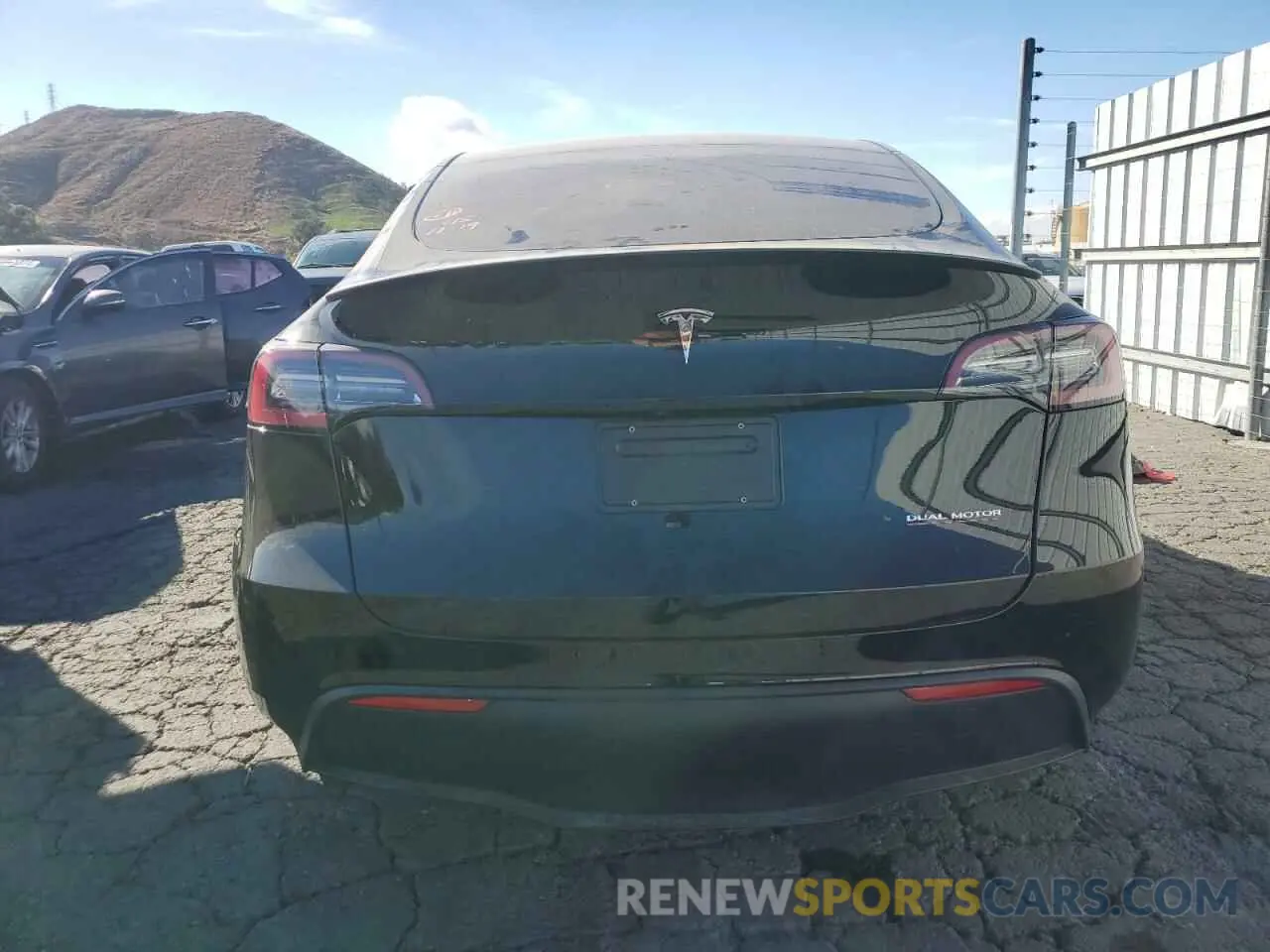 6 Photograph of a damaged car 7SAYGDEF9RF130637 TESLA MODEL Y 2024