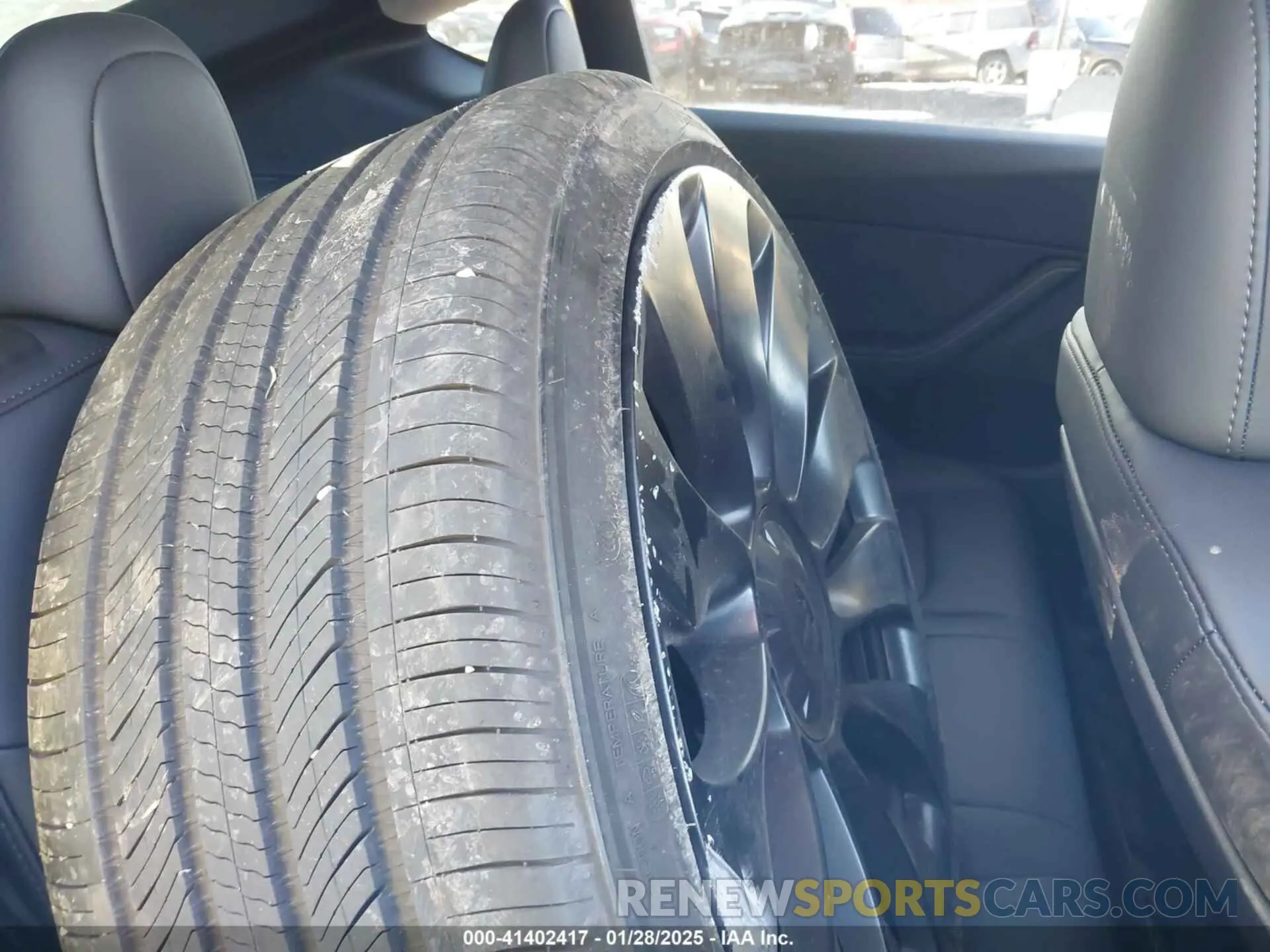 8 Photograph of a damaged car 7SAYGDEFXRA282830 TESLA MODEL Y 2024