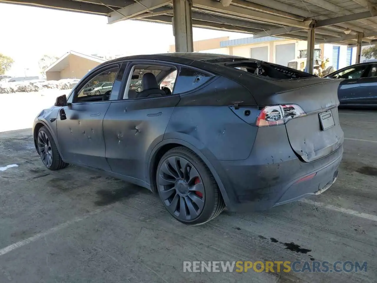 2 Photograph of a damaged car 7SAYGDEFXRF037934 TESLA MODEL Y 2024