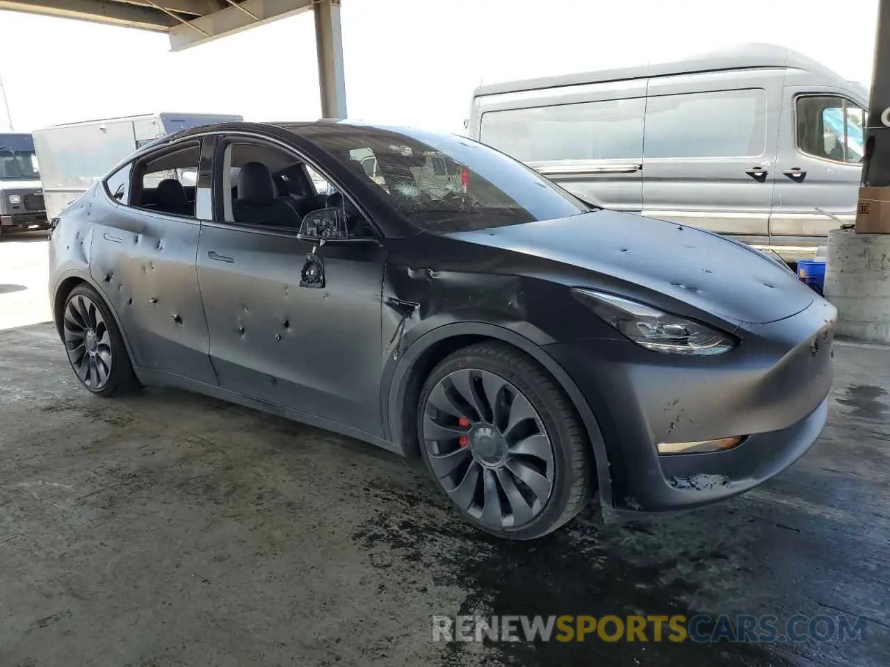4 Photograph of a damaged car 7SAYGDEFXRF037934 TESLA MODEL Y 2024
