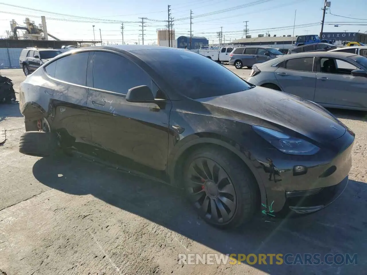 4 Photograph of a damaged car 7SAYGDEFXRF077401 TESLA MODEL Y 2024
