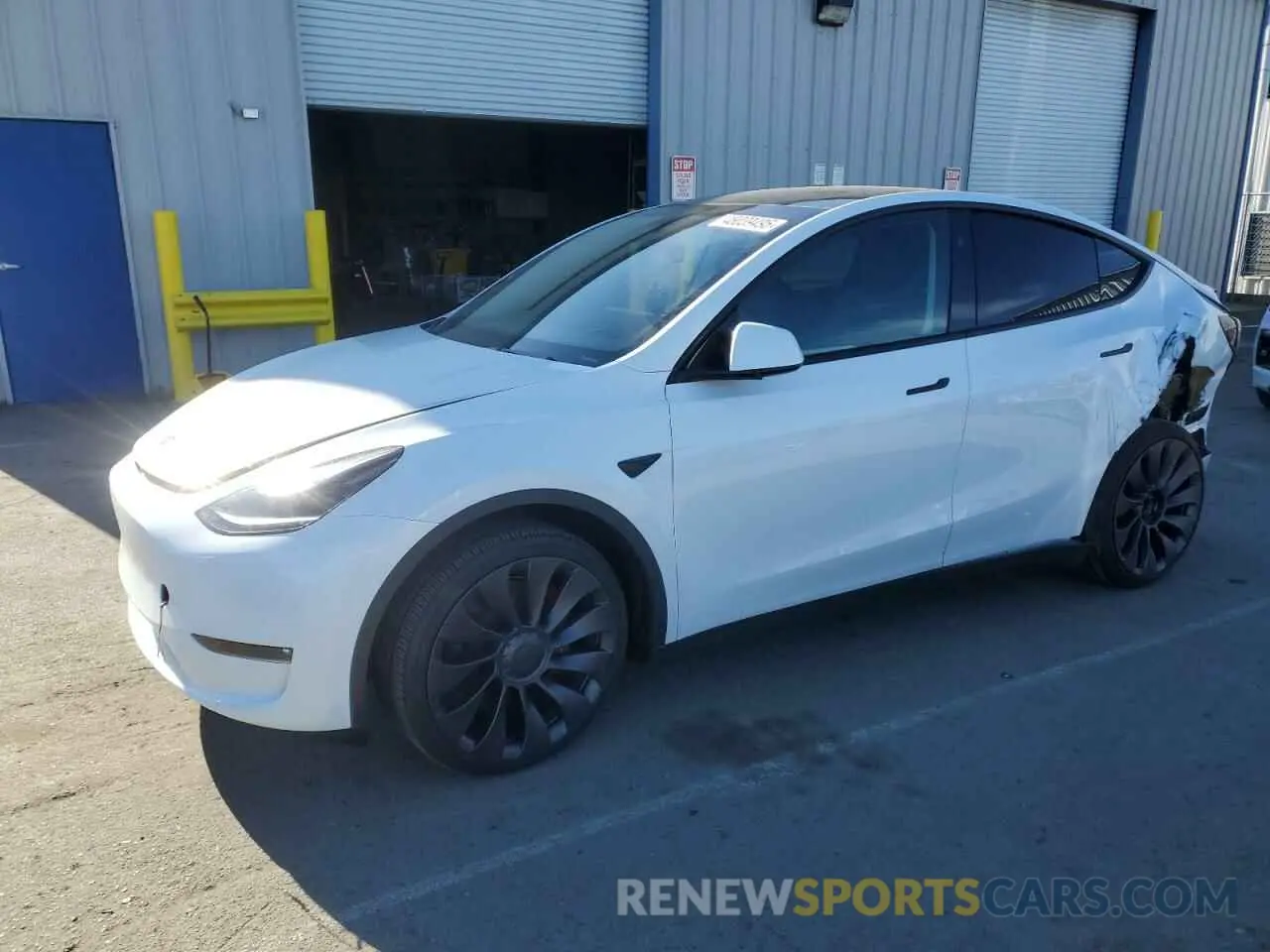 1 Фотография поврежденного автомобиля 7SAYGDEFXRF117959 TESLA MODEL Y 2024