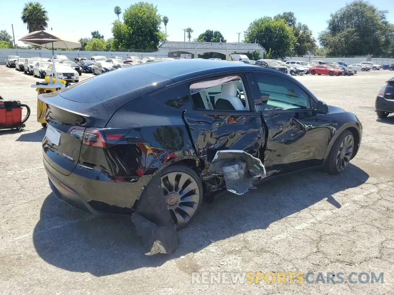 3 Фотография поврежденного автомобиля 7SAYGDEFXRF128976 TESLA MODEL Y 2024