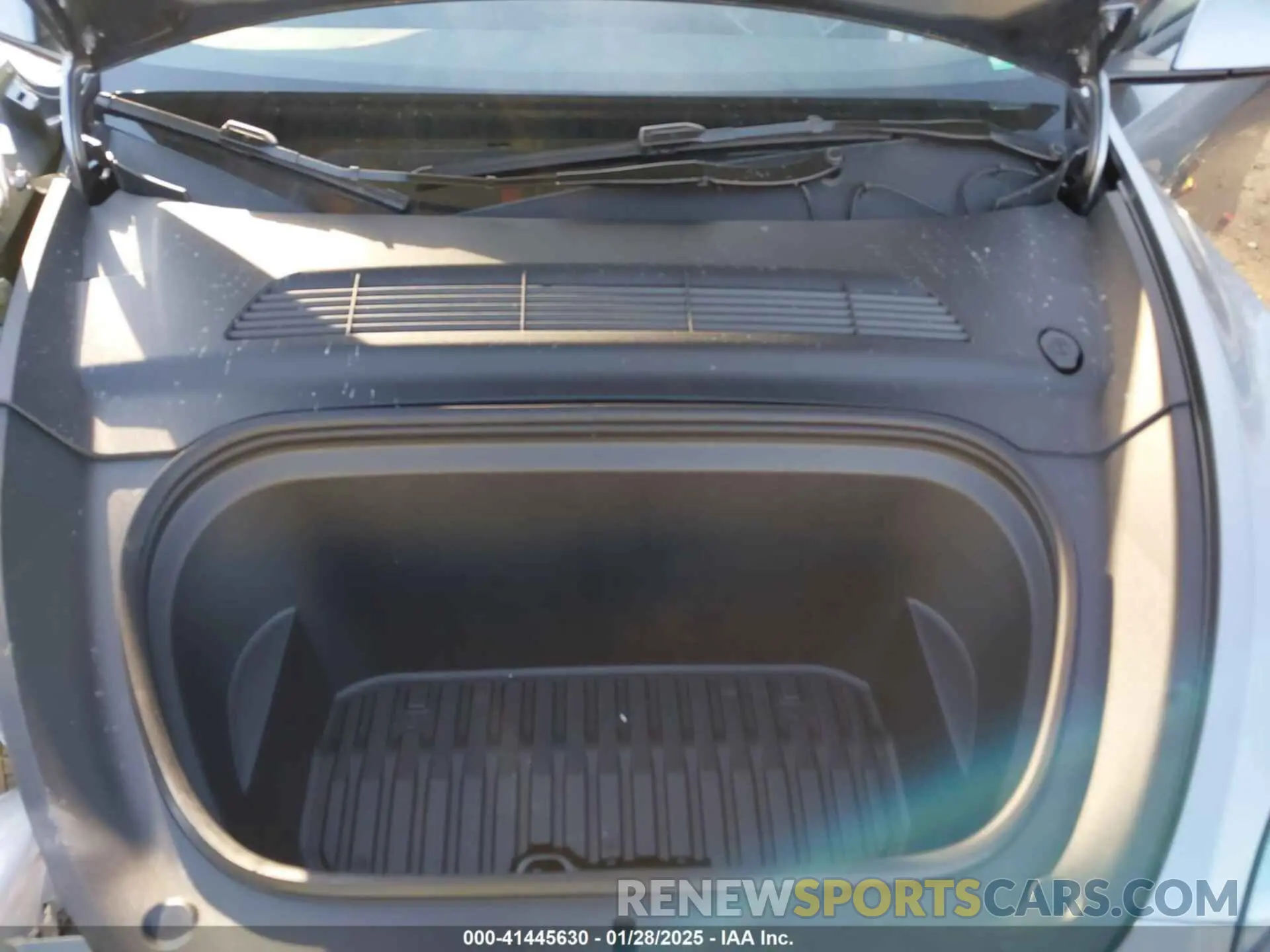 10 Photograph of a damaged car 7SAYGAEE2SF289611 TESLA MODEL Y 2025