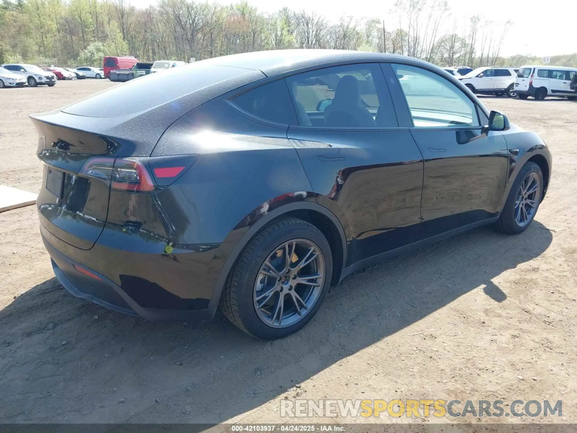 4 Фотография поврежденного автомобиля 7SAYGAEE5SF249006 TESLA MODEL Y 2025