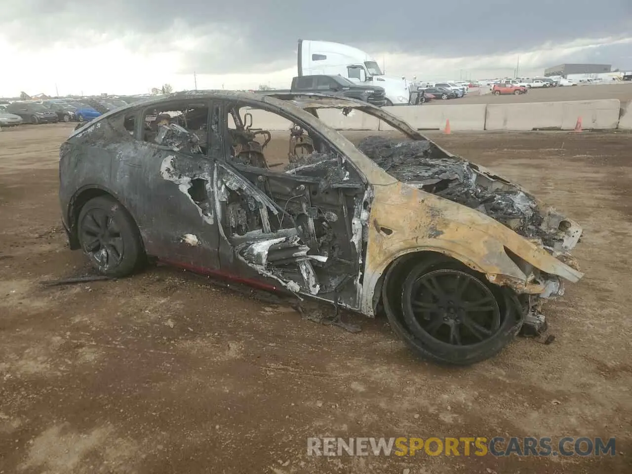 4 Photograph of a damaged car 7SAYGAEE9SF297091 TESLA MODEL Y 2025