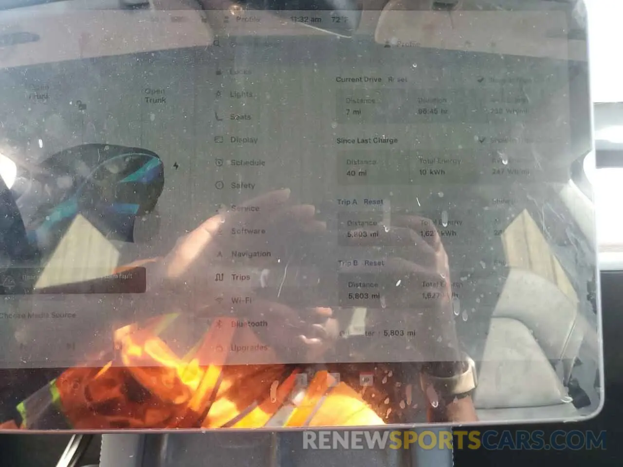 9 Photograph of a damaged car 7SAYGAEEXSF253326 TESLA MODEL Y 2025