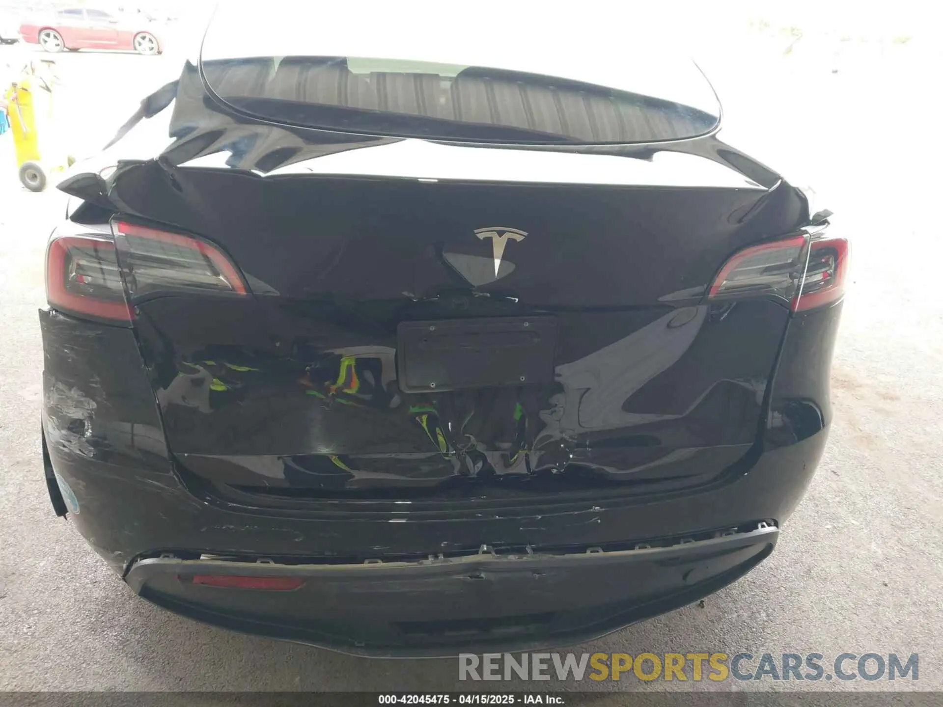 6 Photograph of a damaged car 7SAYGDED0SF251870 TESLA MODEL Y 2025