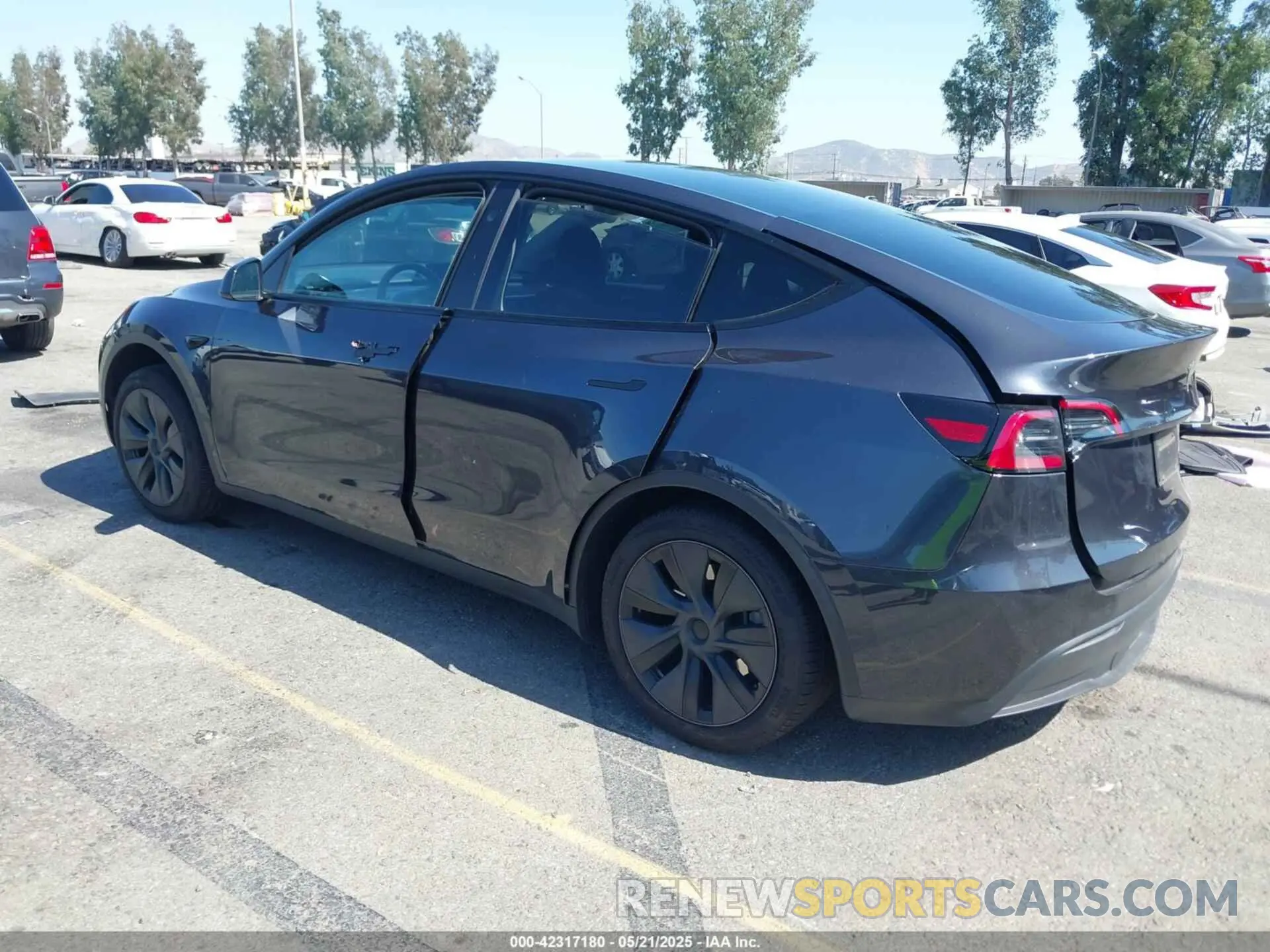 3 Фотография поврежденного автомобиля 7SAYGDED1SF220689 TESLA MODEL Y 2025