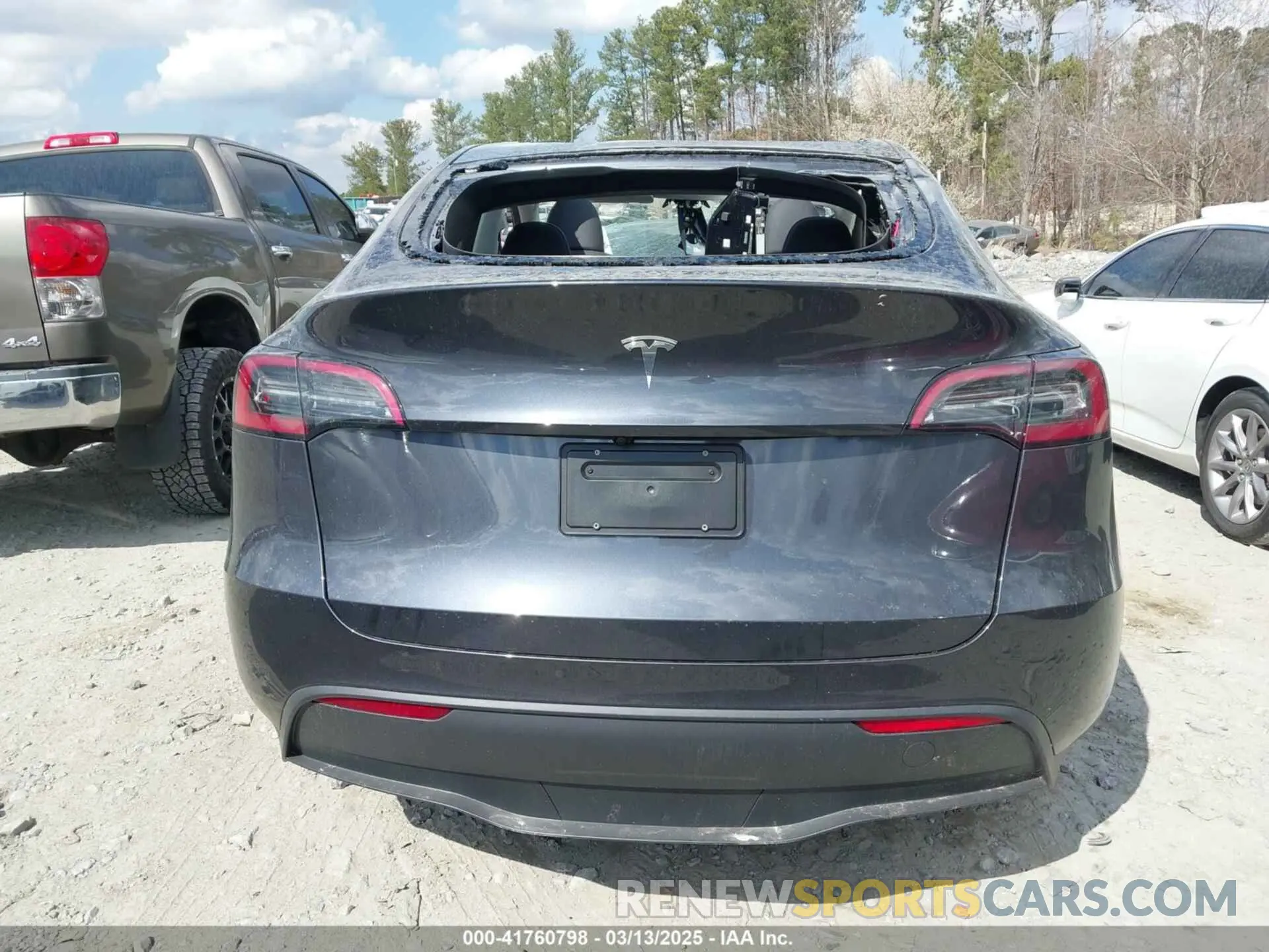 15 Photograph of a damaged car 7SAYGDED3SA352138 TESLA MODEL Y 2025