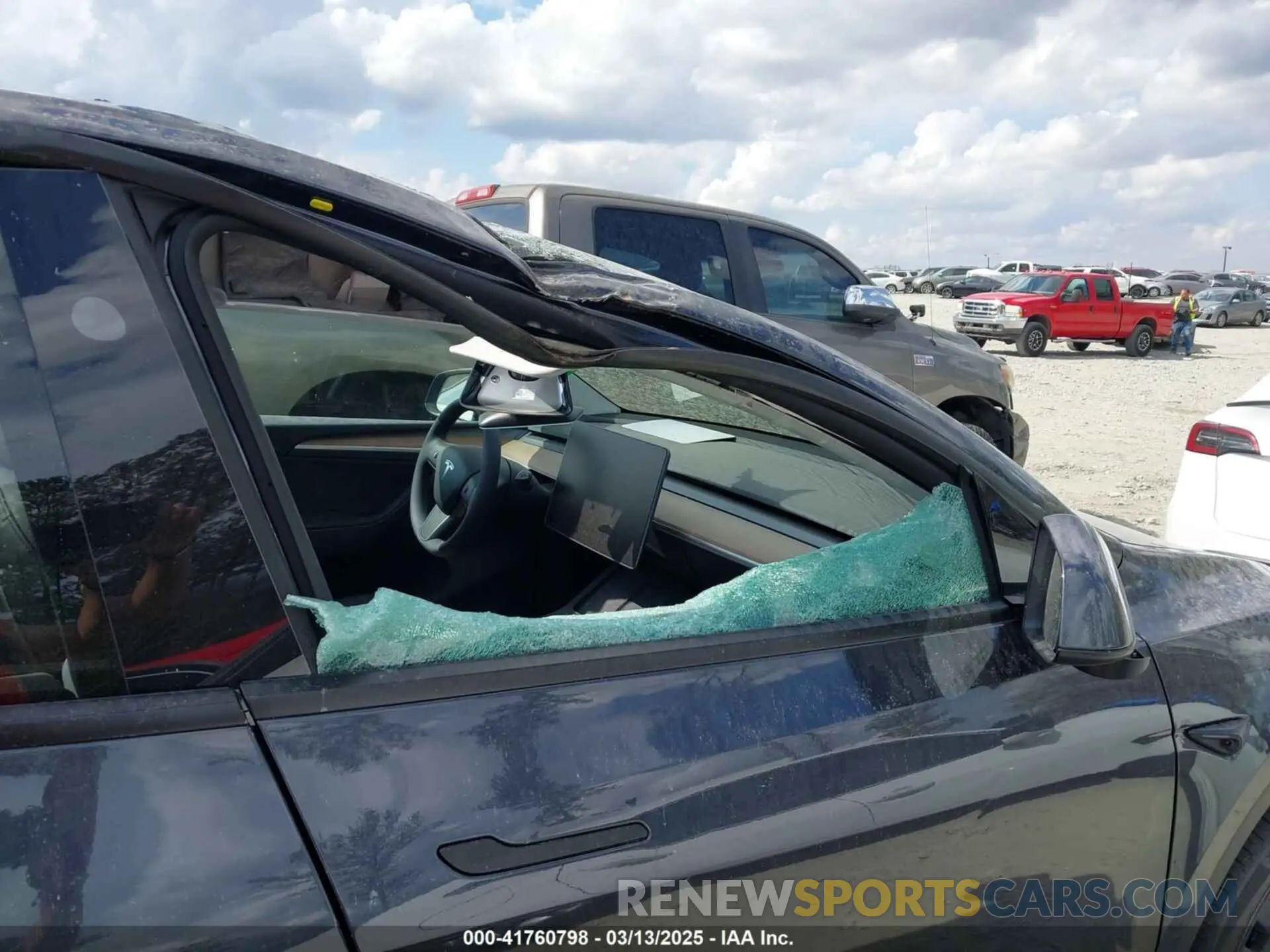 19 Photograph of a damaged car 7SAYGDED3SA352138 TESLA MODEL Y 2025