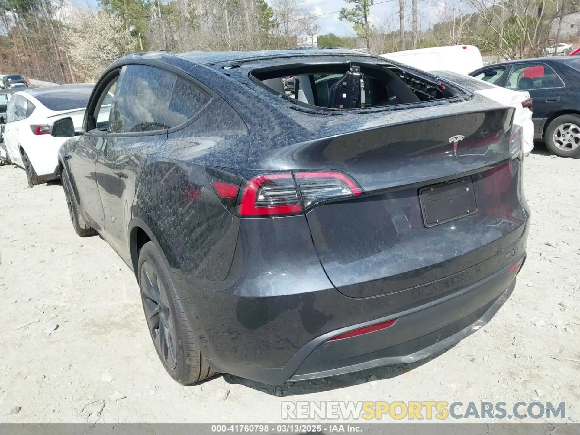 3 Photograph of a damaged car 7SAYGDED3SA352138 TESLA MODEL Y 2025