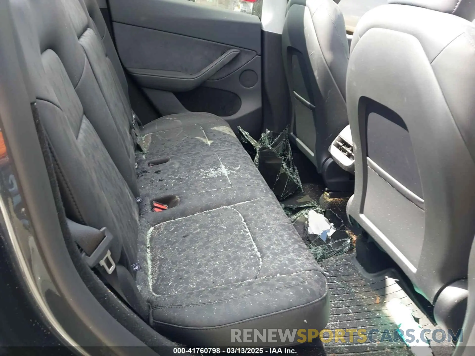 8 Photograph of a damaged car 7SAYGDED3SA352138 TESLA MODEL Y 2025