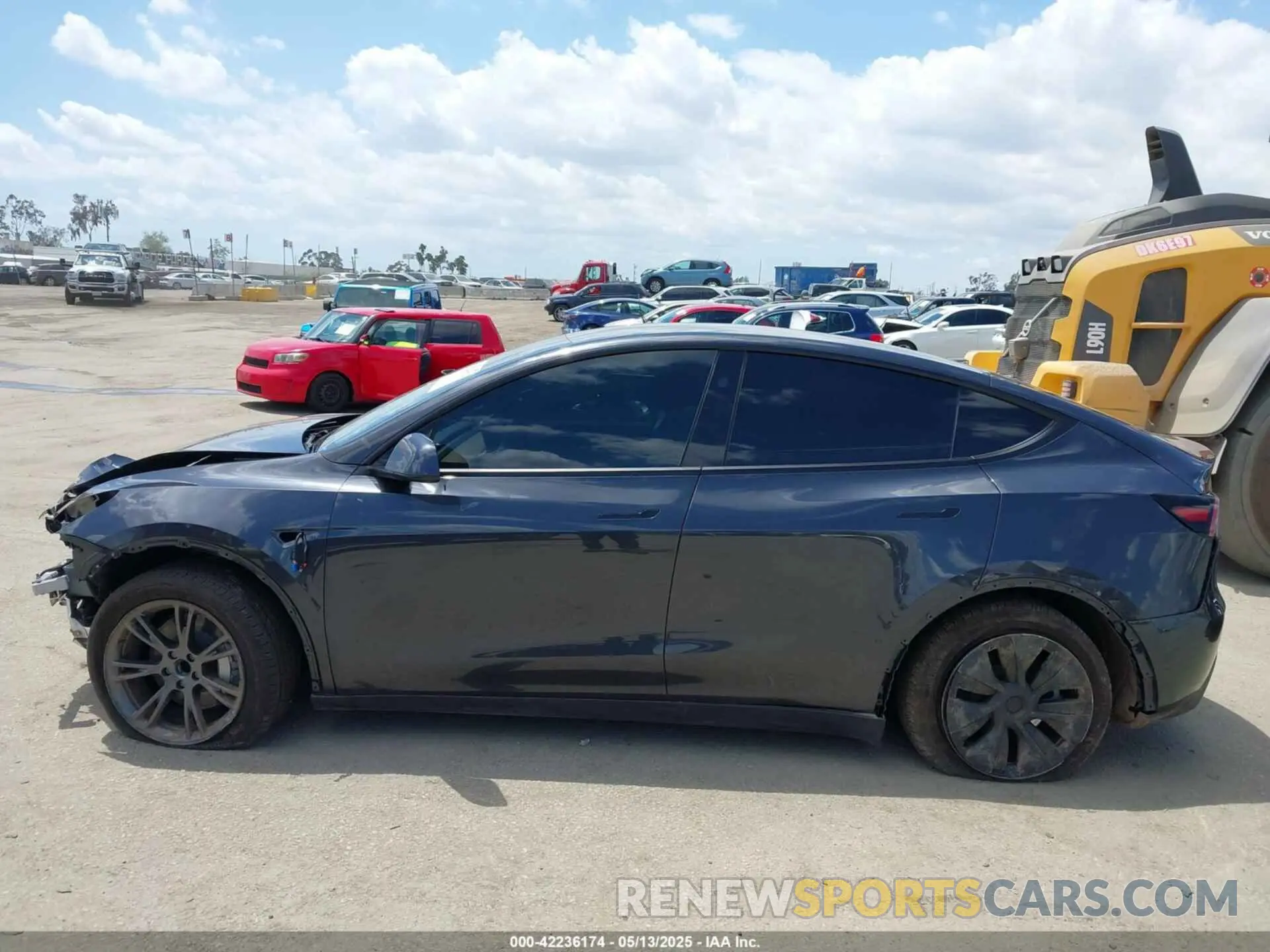 14 Фотография поврежденного автомобиля 7SAYGDED3SF266685 TESLA MODEL Y 2025