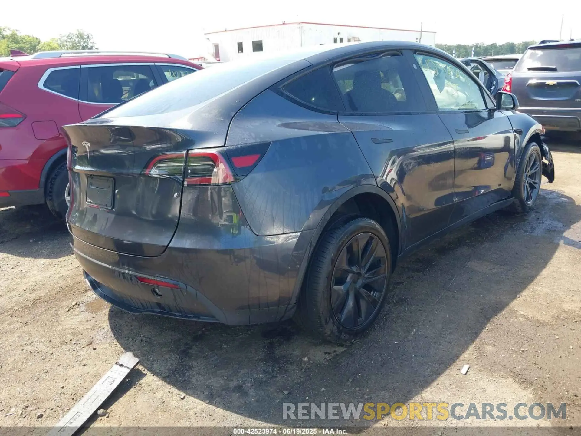 4 Фотография поврежденного автомобиля 7SAYGDED5SA352934 TESLA MODEL Y 2025