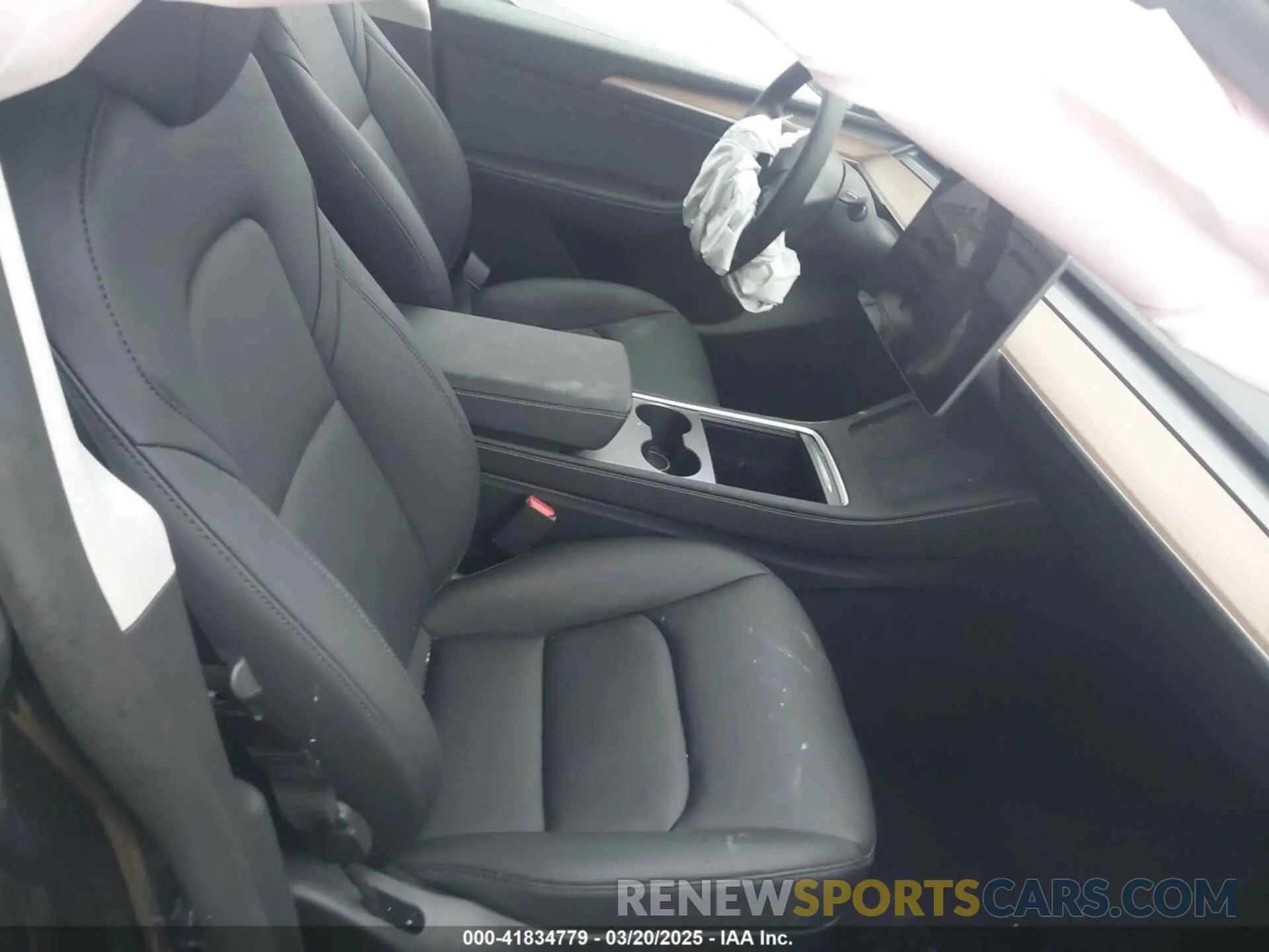5 Photograph of a damaged car 7SAYGDED5SF262735 TESLA MODEL Y 2025