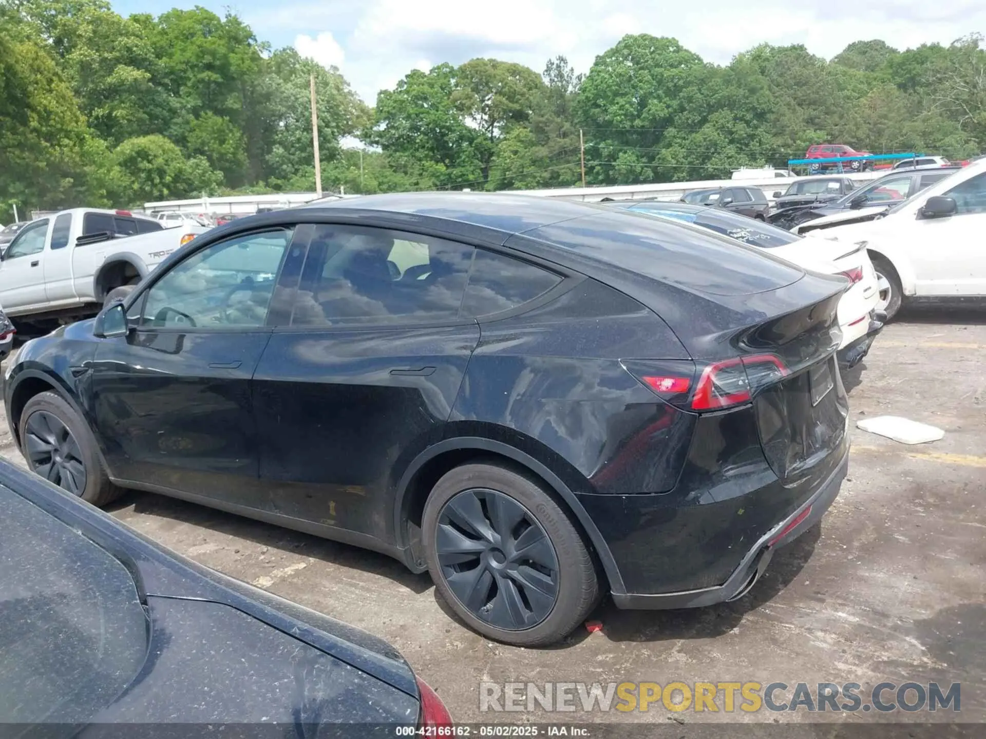 13 Photograph of a damaged car 7SAYGDED6SA340405 TESLA MODEL Y 2025
