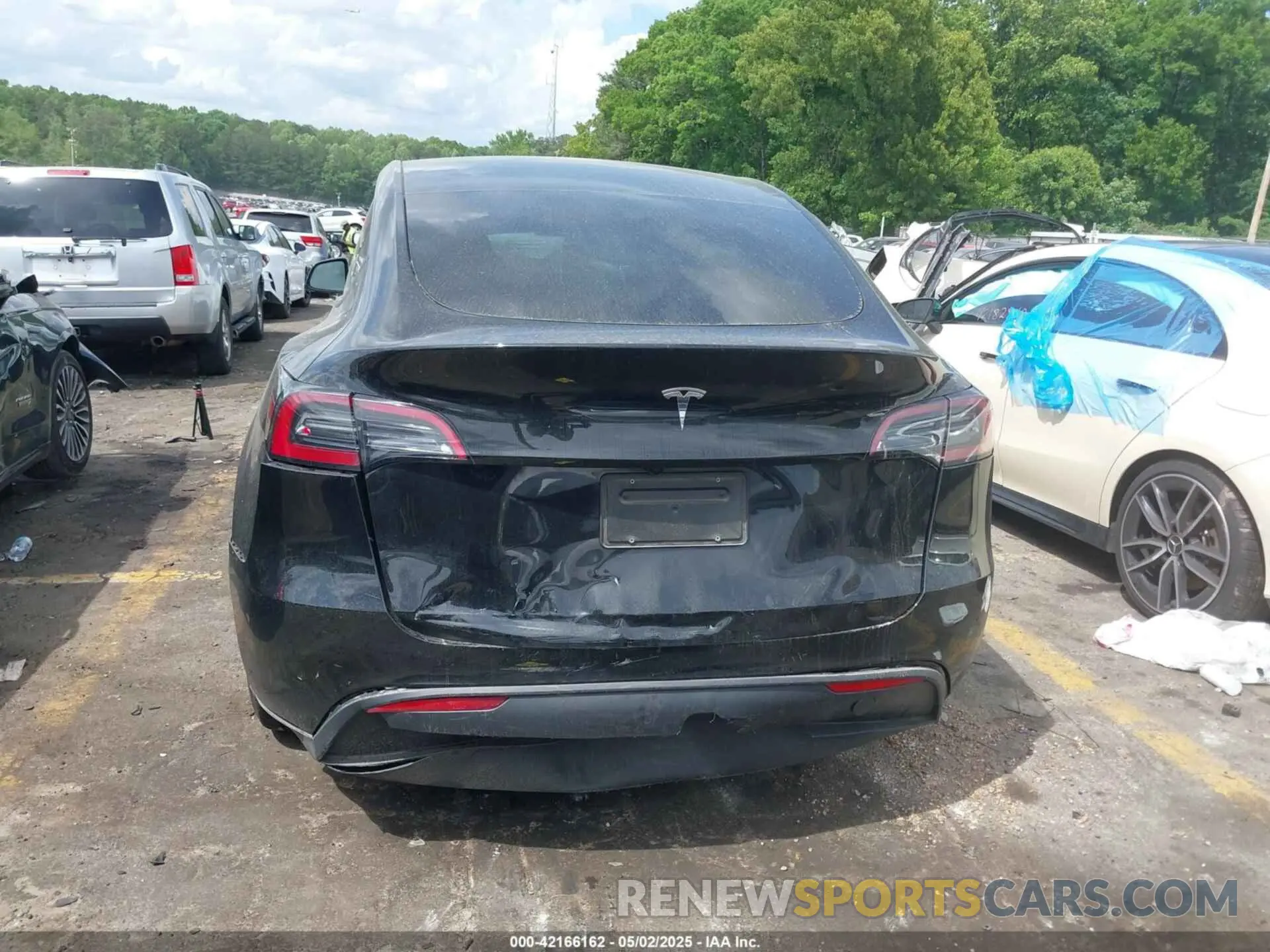 15 Photograph of a damaged car 7SAYGDED6SA340405 TESLA MODEL Y 2025