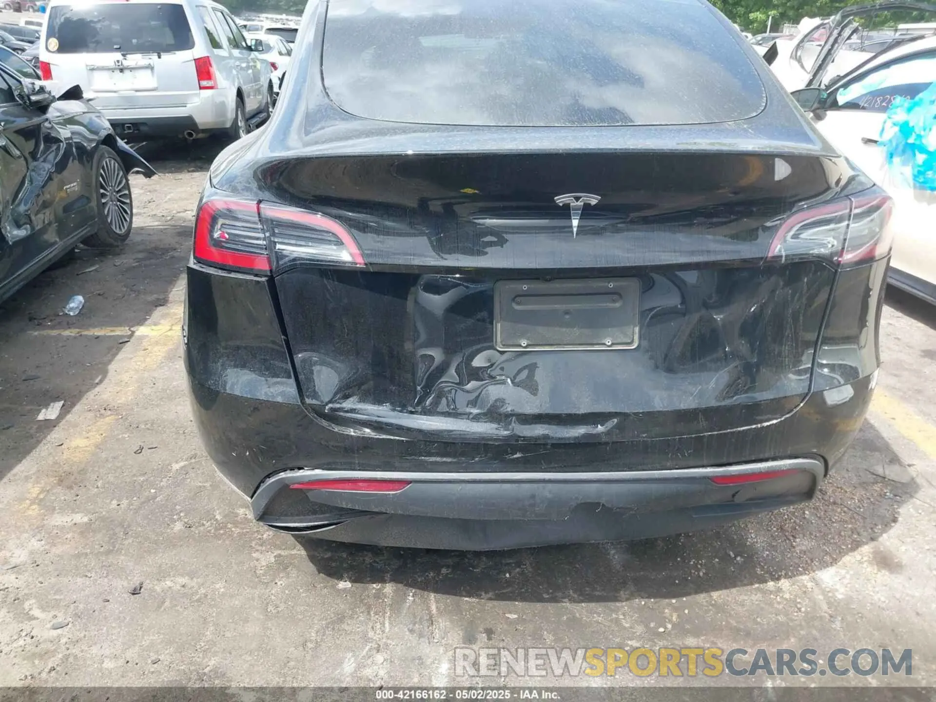 6 Photograph of a damaged car 7SAYGDED6SA340405 TESLA MODEL Y 2025