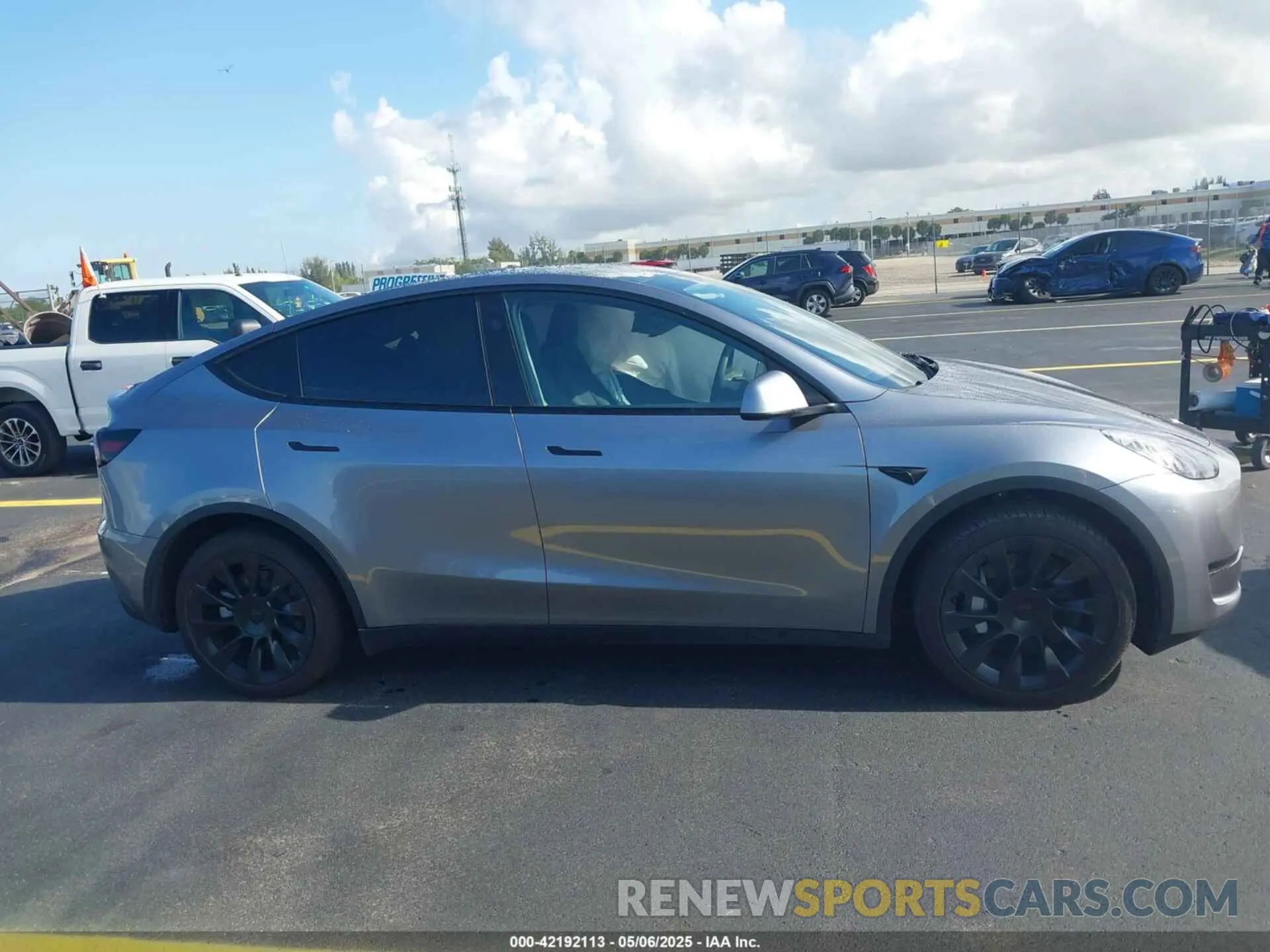 12 Фотография поврежденного автомобиля 7SAYGDED6SA375445 TESLA MODEL Y 2025