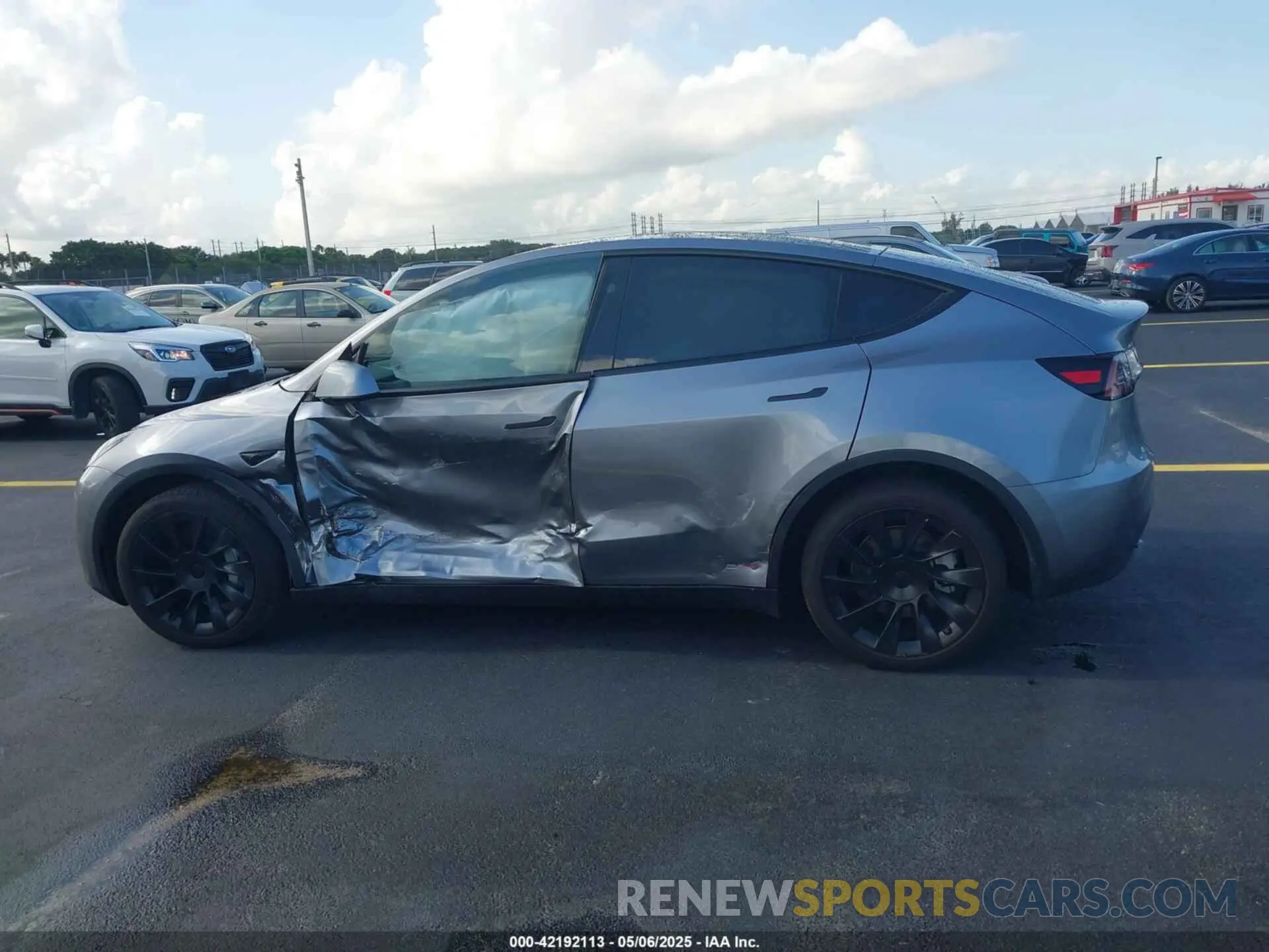 13 Фотография поврежденного автомобиля 7SAYGDED6SA375445 TESLA MODEL Y 2025
