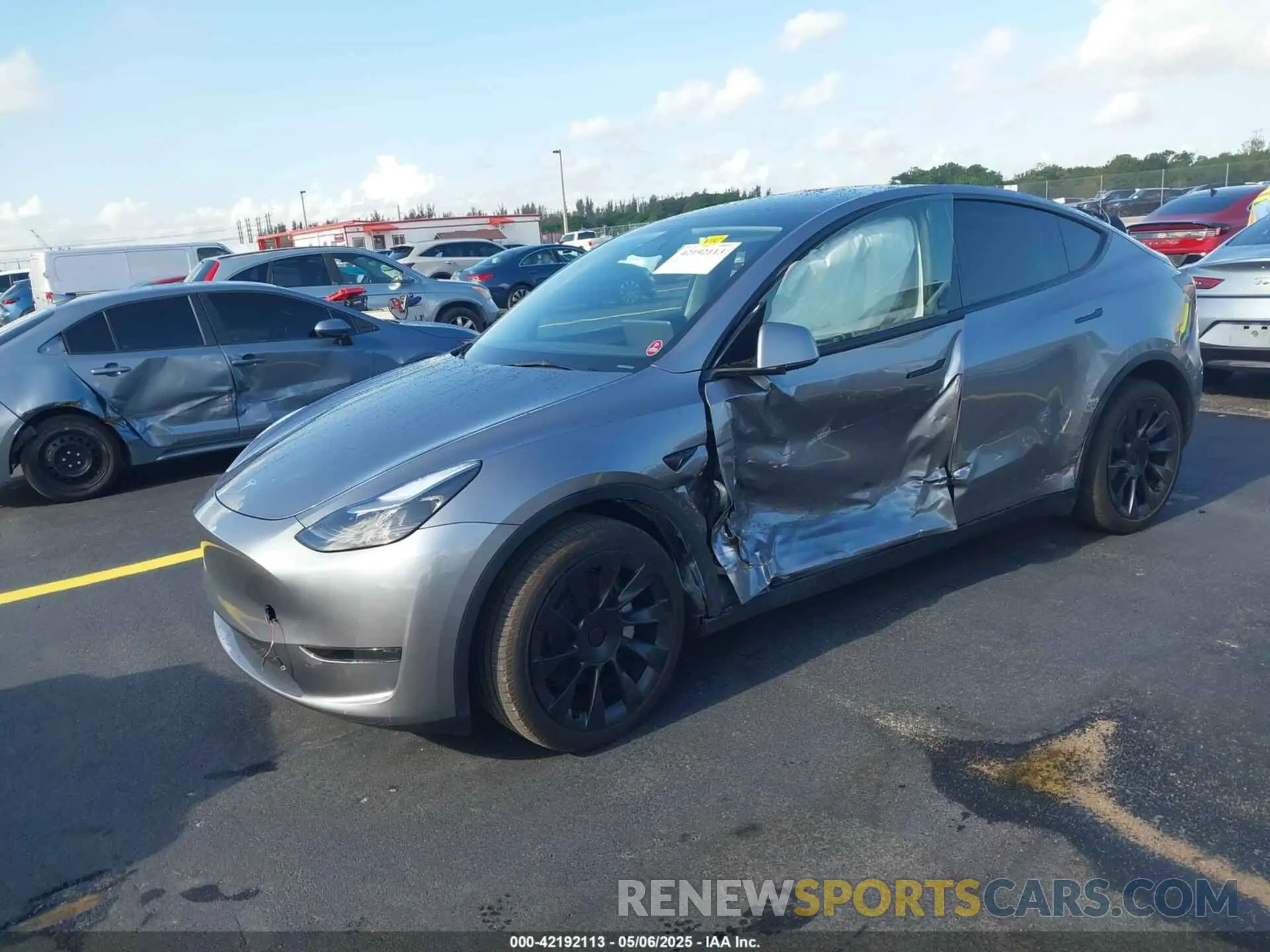2 Фотография поврежденного автомобиля 7SAYGDED6SA375445 TESLA MODEL Y 2025