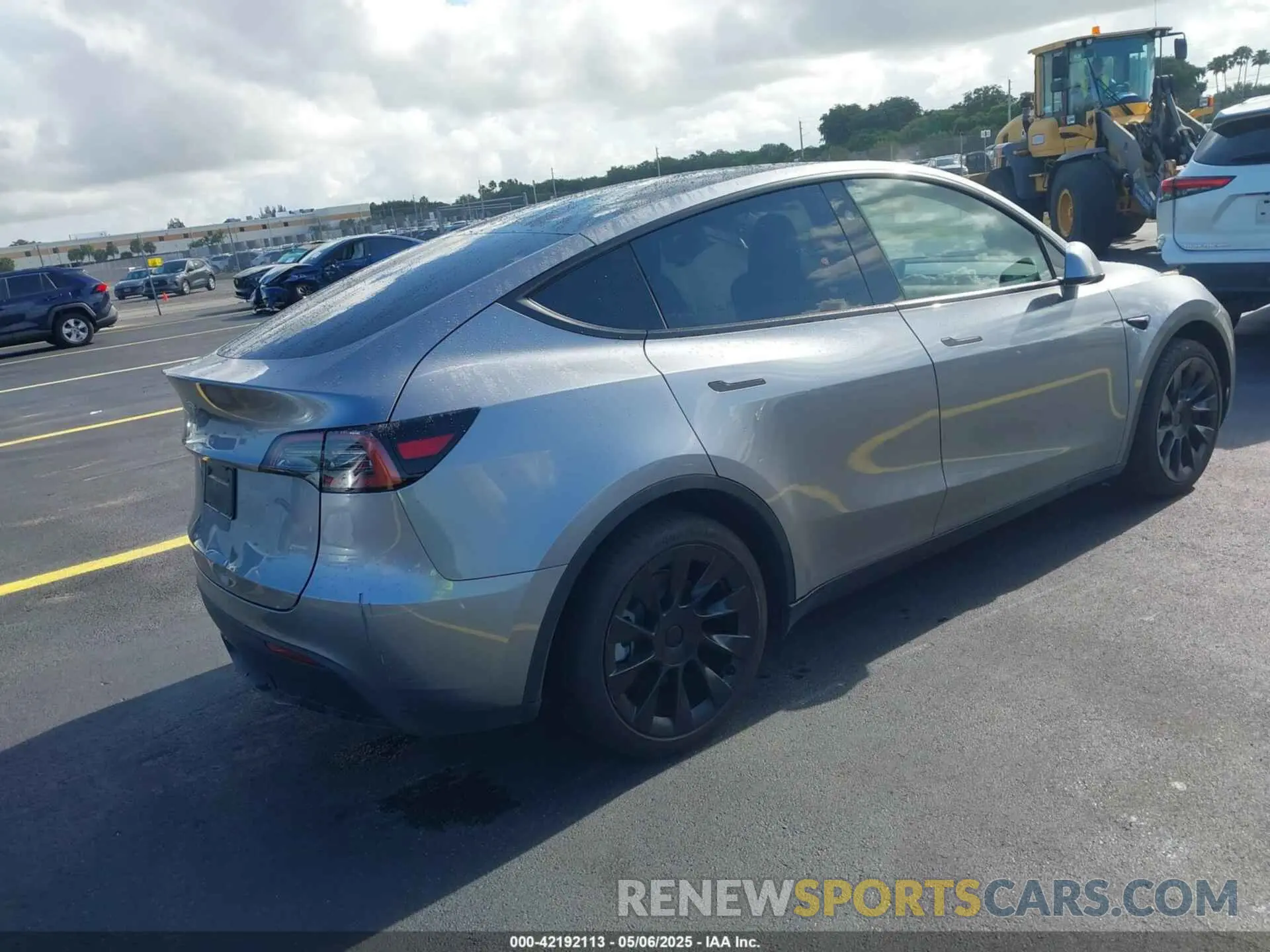 4 Фотография поврежденного автомобиля 7SAYGDED6SA375445 TESLA MODEL Y 2025