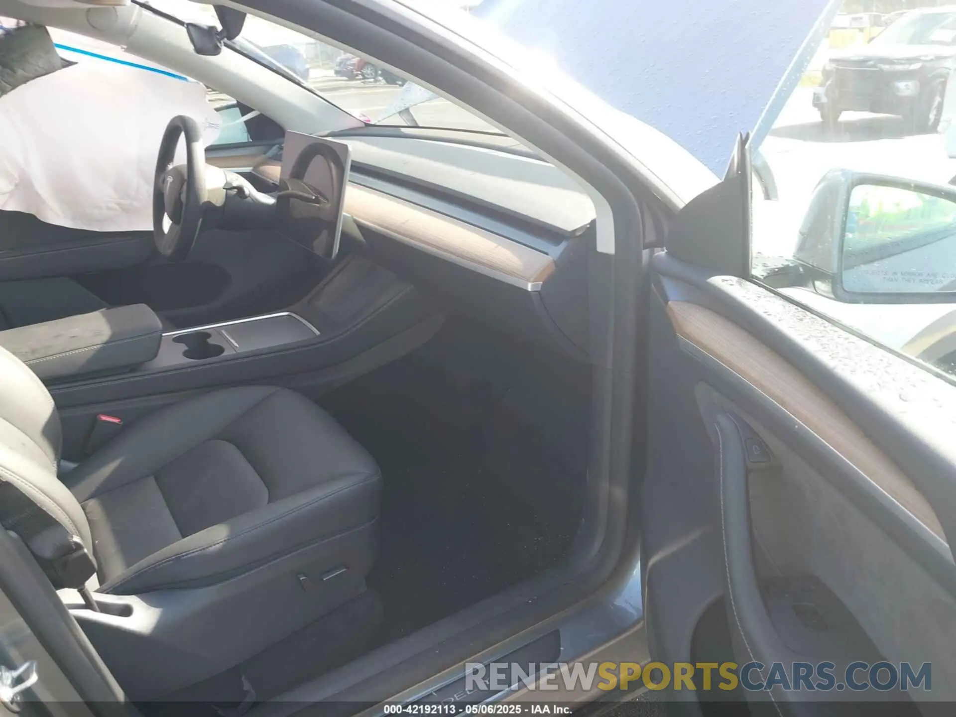 5 Фотография поврежденного автомобиля 7SAYGDED6SA375445 TESLA MODEL Y 2025