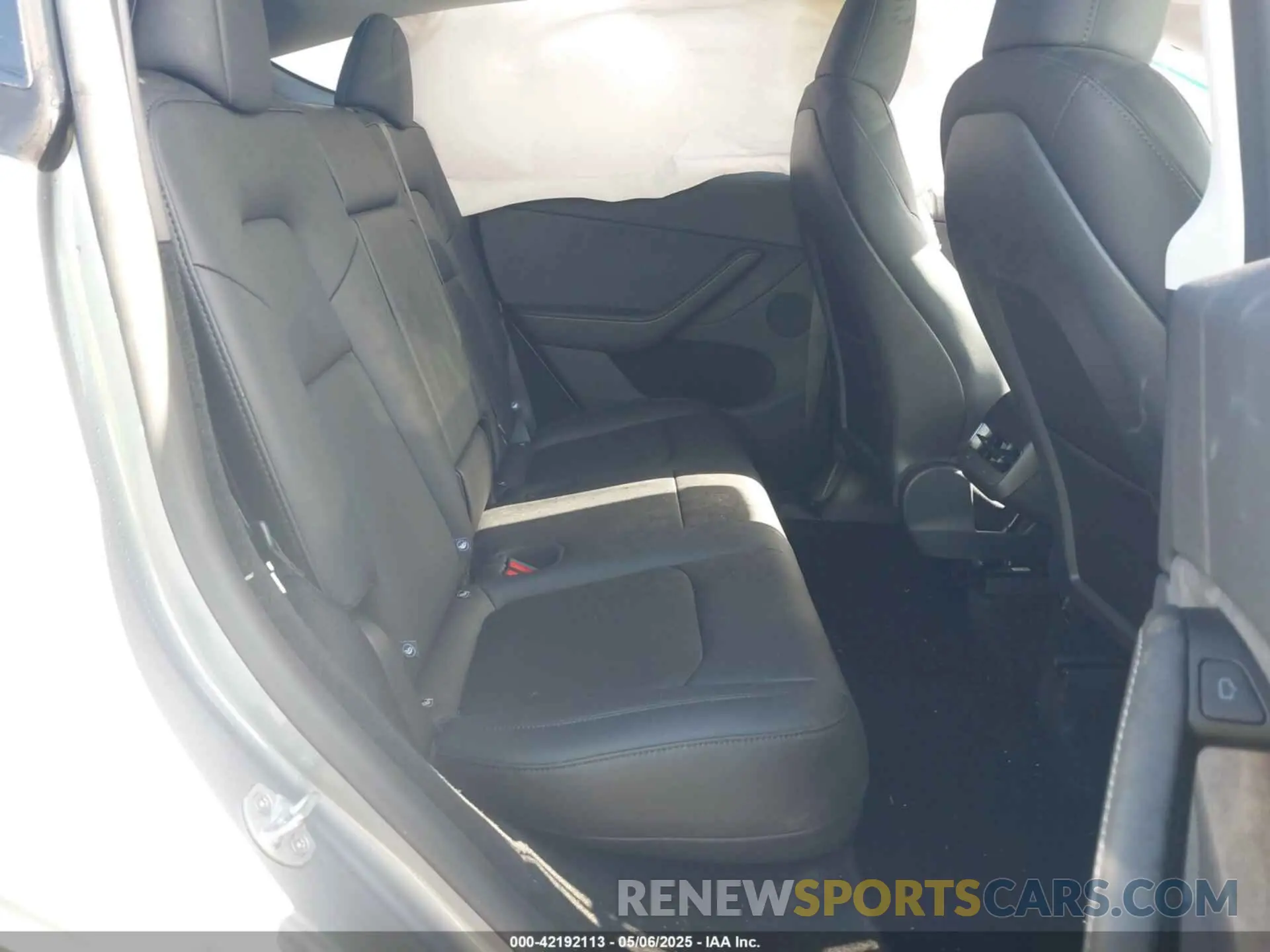 8 Фотография поврежденного автомобиля 7SAYGDED6SA375445 TESLA MODEL Y 2025