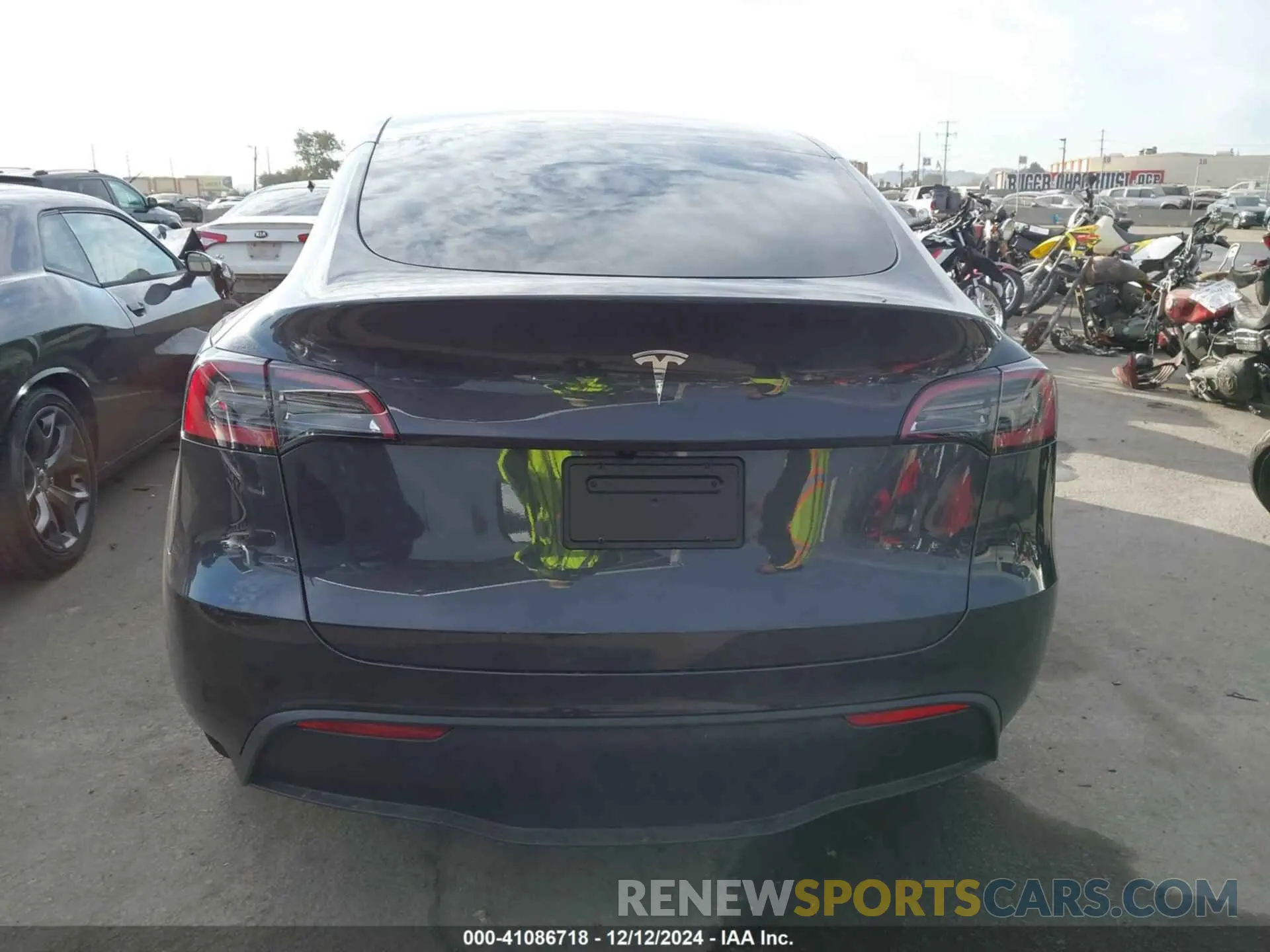 17 Фотография поврежденного автомобиля 7SAYGDED6SF229498 TESLA MODEL Y 2025