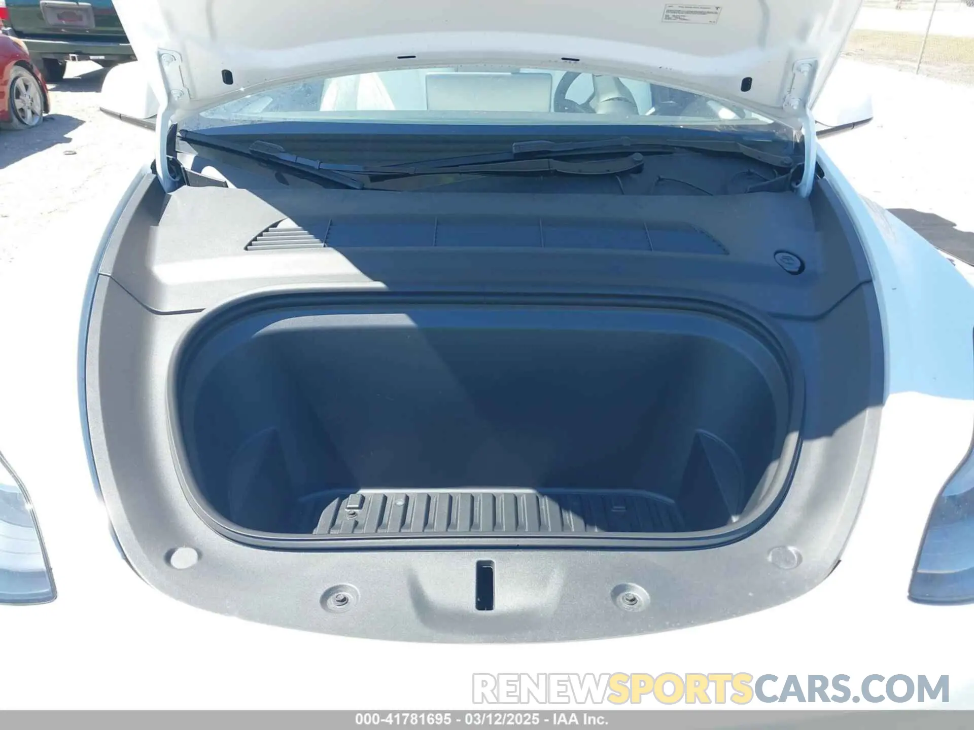 10 Фотография поврежденного автомобиля 7SAYGDED6SF234278 TESLA MODEL Y 2025