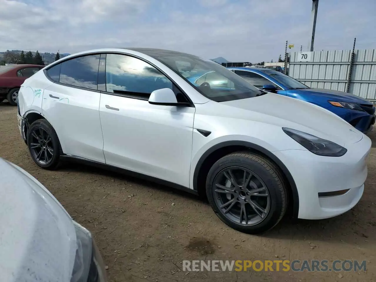 4 Photograph of a damaged car 7SAYGDED6SF271931 TESLA MODEL Y 2025