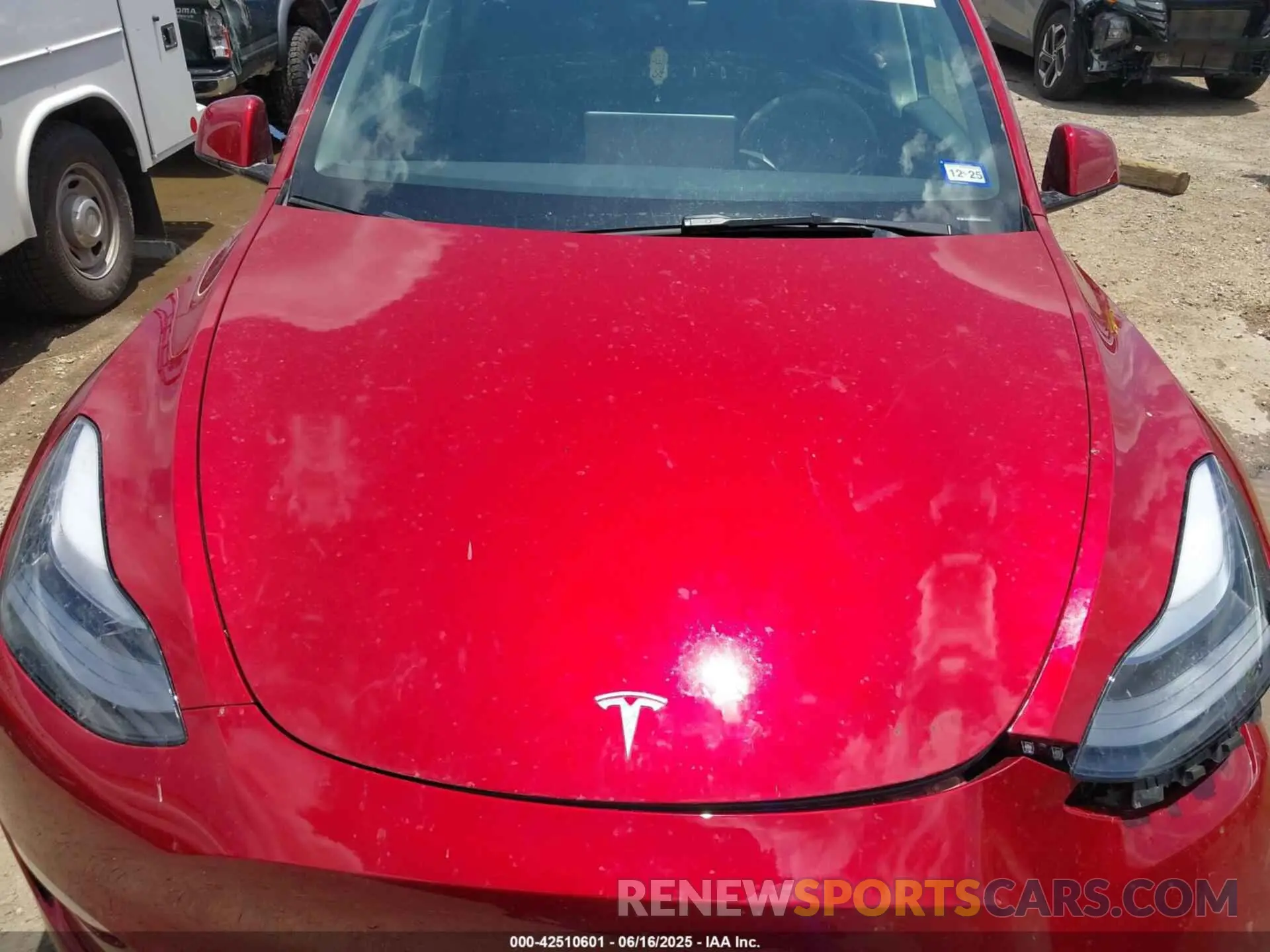 10 Photograph of a damaged car 7SAYGDED7SA360212 TESLA MODEL Y 2025