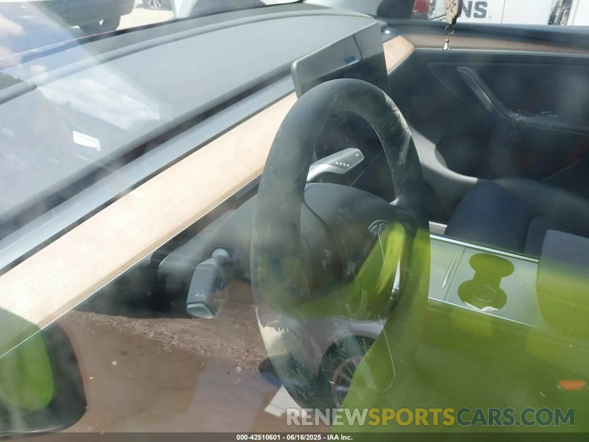 14 Photograph of a damaged car 7SAYGDED7SA360212 TESLA MODEL Y 2025