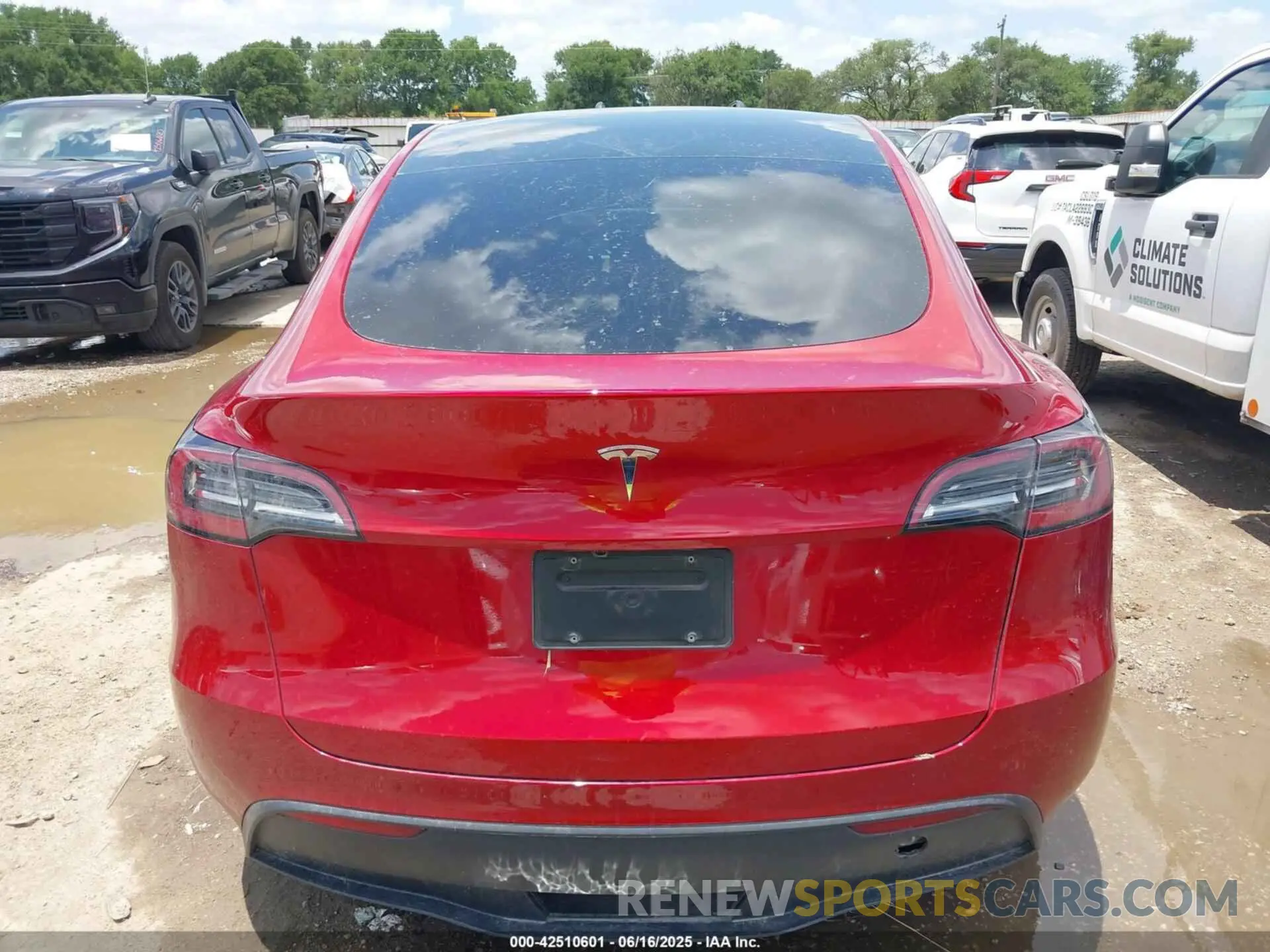 15 Photograph of a damaged car 7SAYGDED7SA360212 TESLA MODEL Y 2025