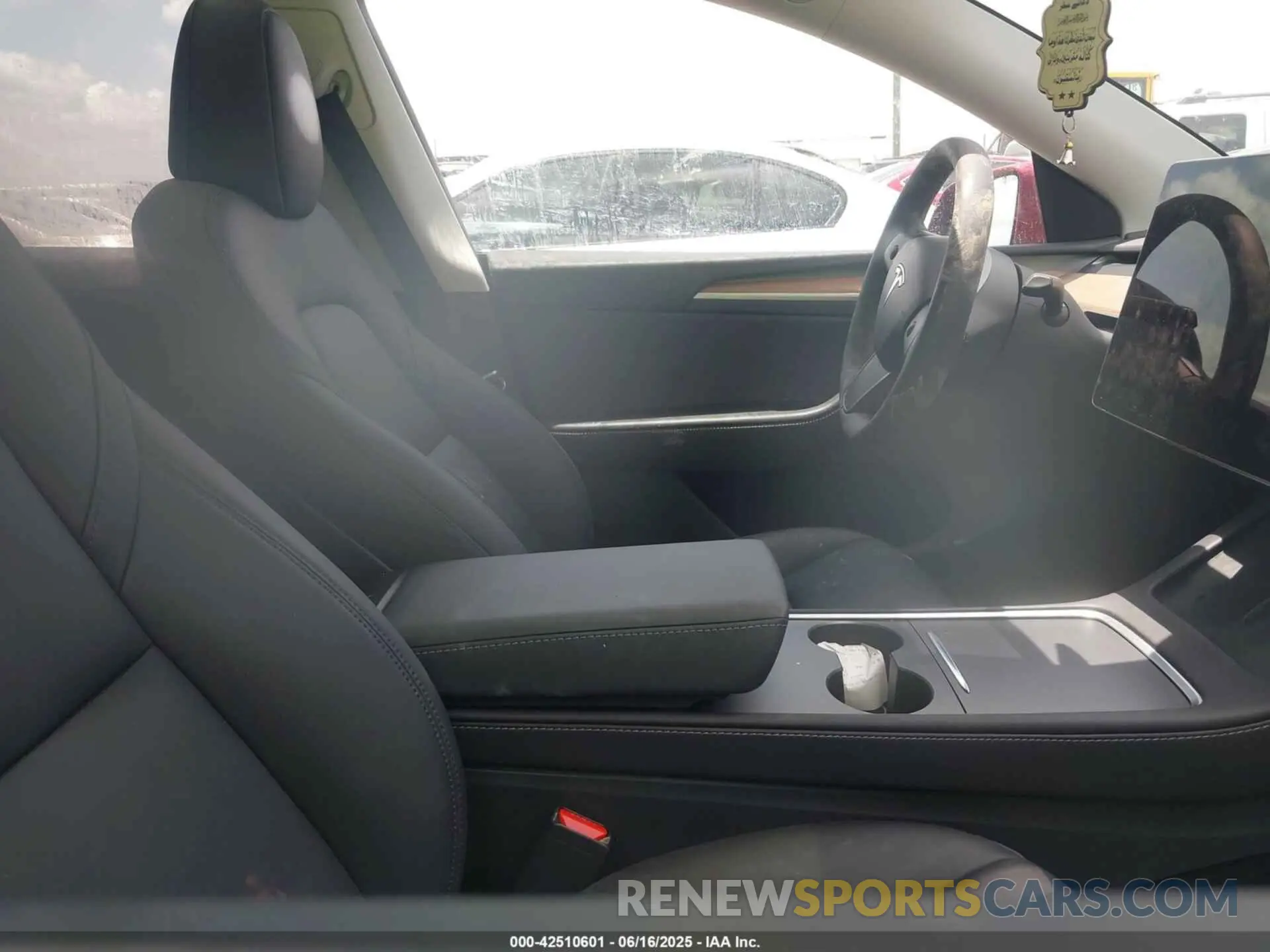 5 Photograph of a damaged car 7SAYGDED7SA360212 TESLA MODEL Y 2025