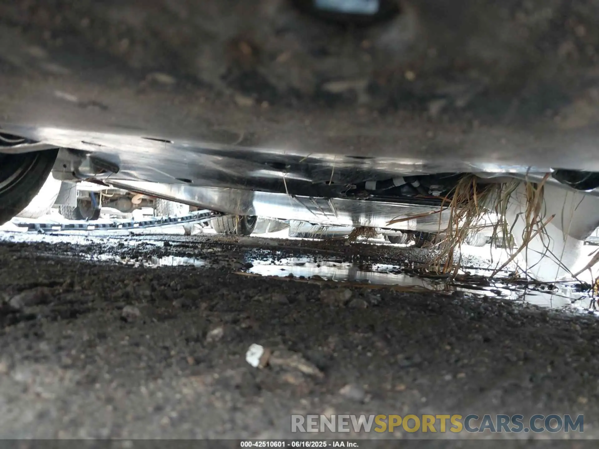 6 Photograph of a damaged car 7SAYGDED7SA360212 TESLA MODEL Y 2025