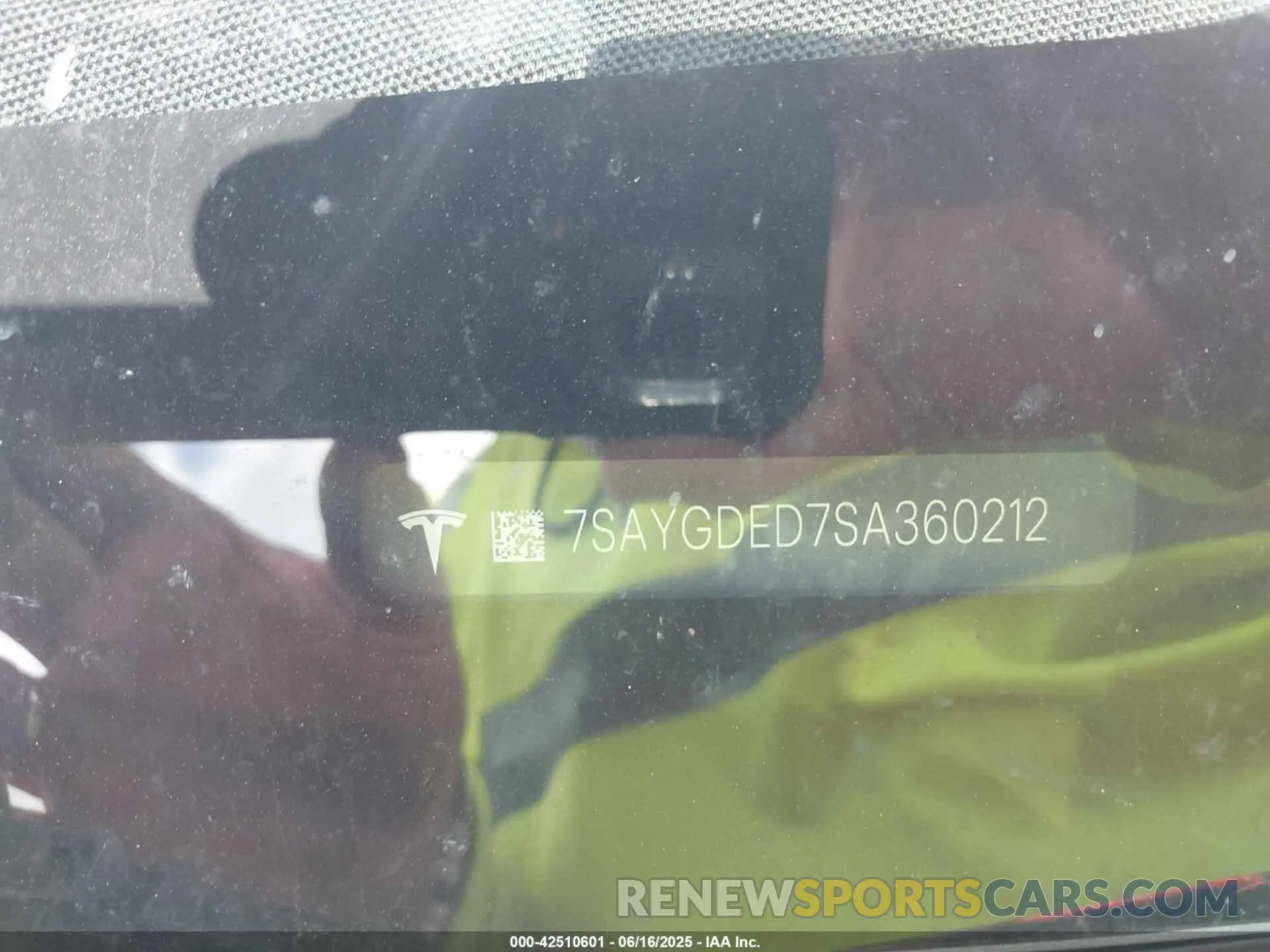 9 Photograph of a damaged car 7SAYGDED7SA360212 TESLA MODEL Y 2025